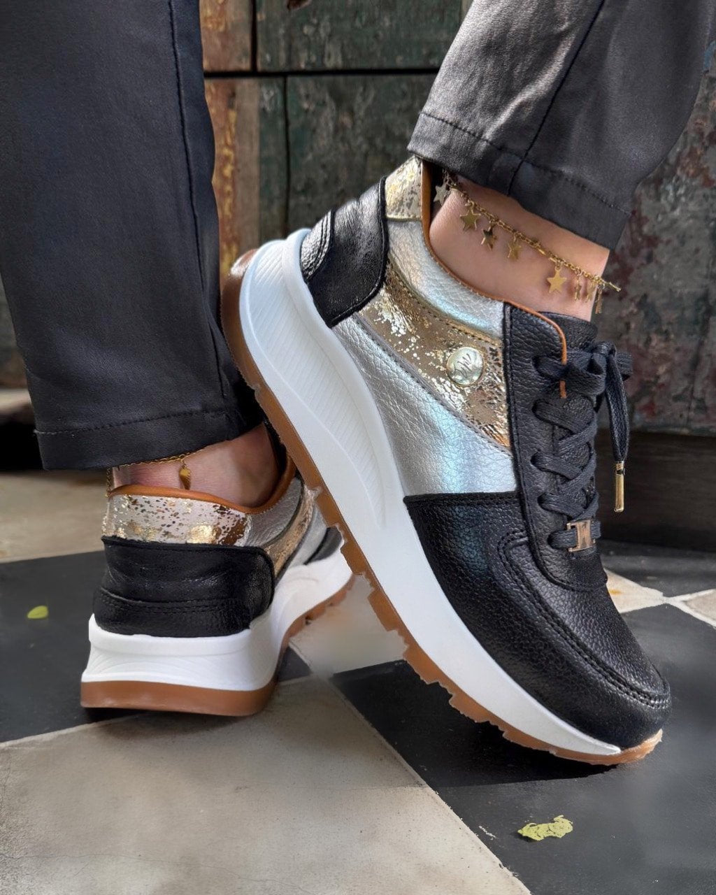 Zapatilla Rebeca Negro Cuero Mujer | Maryori López