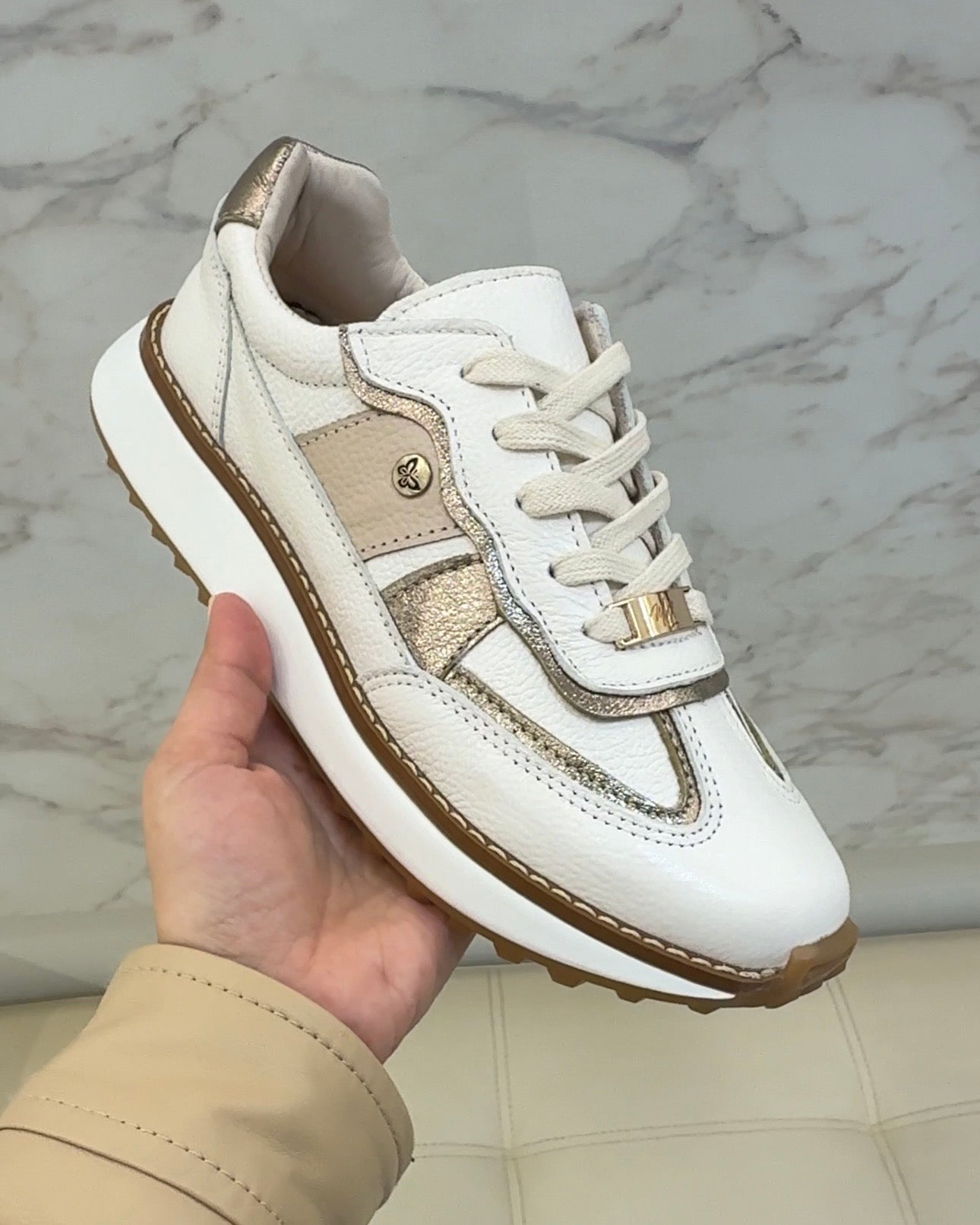 Zapatilla Sigrid Beige Cuero Mujer | Maryori López