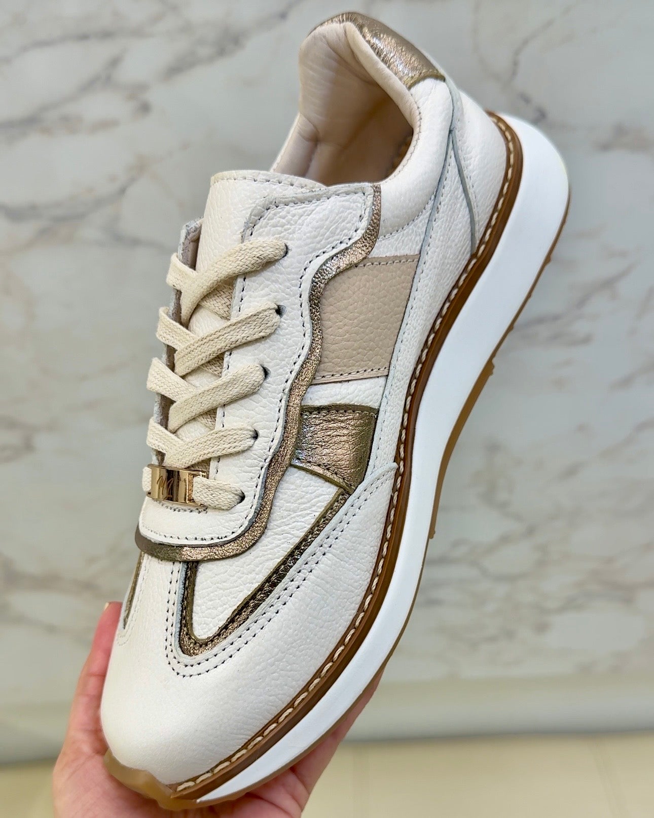 Zapatilla Sigrid Beige Cuero Mujer | Maryori López