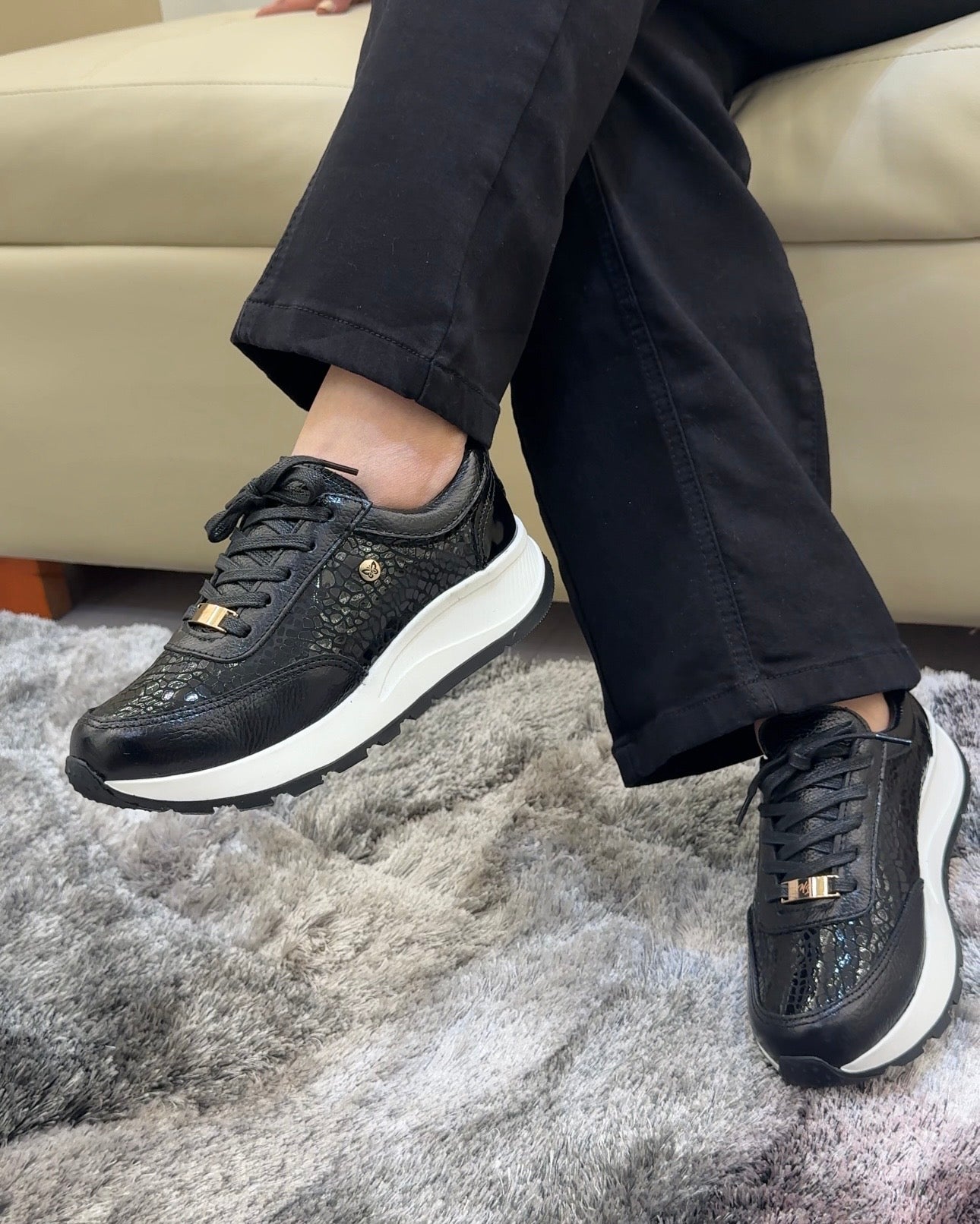 Zapatilla Odette Negro Cuero Mujer | Maryori López
