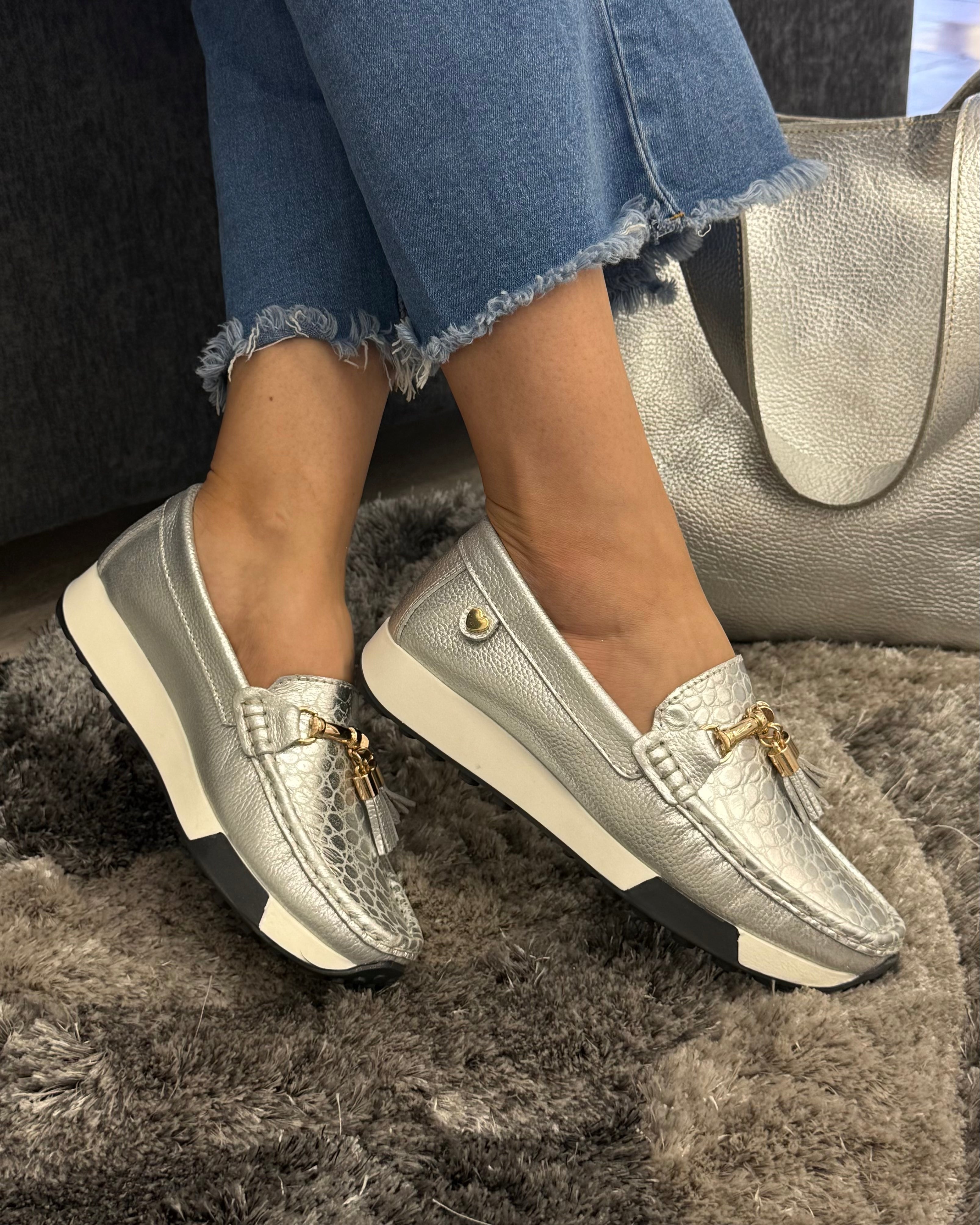Mocasín Barbara Plateado Cuero Mujer | Maryori López