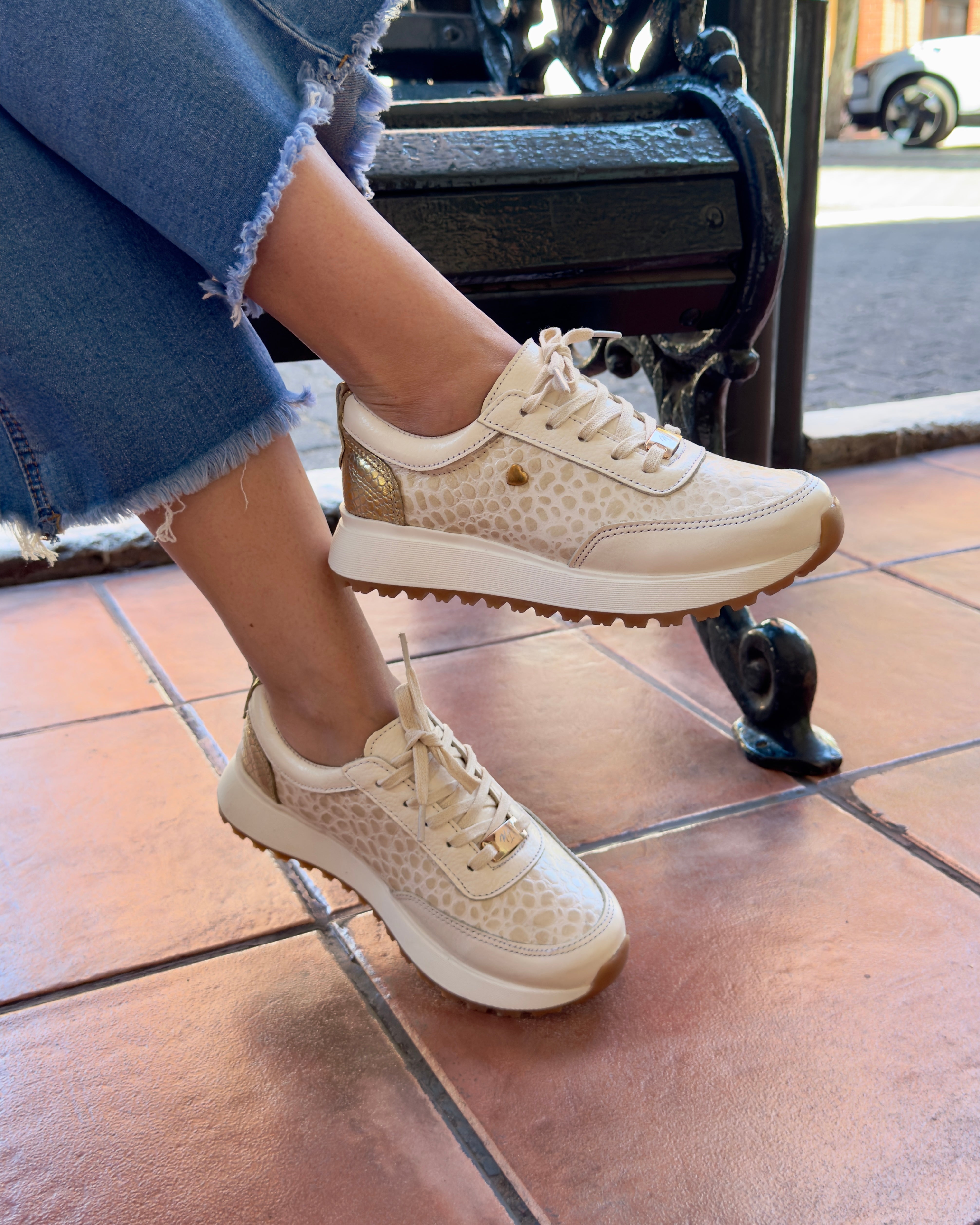 Zapatilla Camila Crema Cuero Mujer | Maryori López