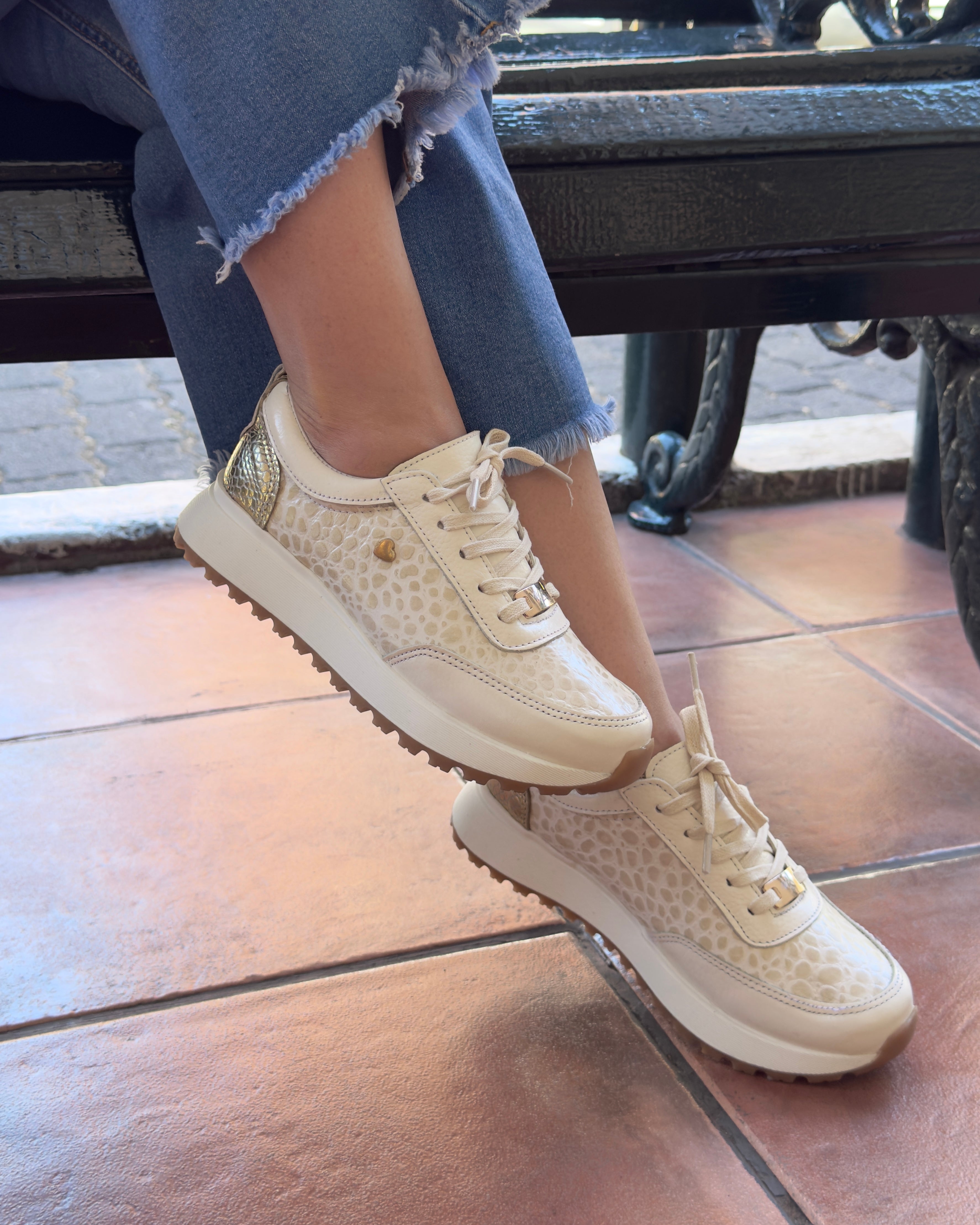 Zapatilla Camila Crema Cuero Mujer | Maryori López