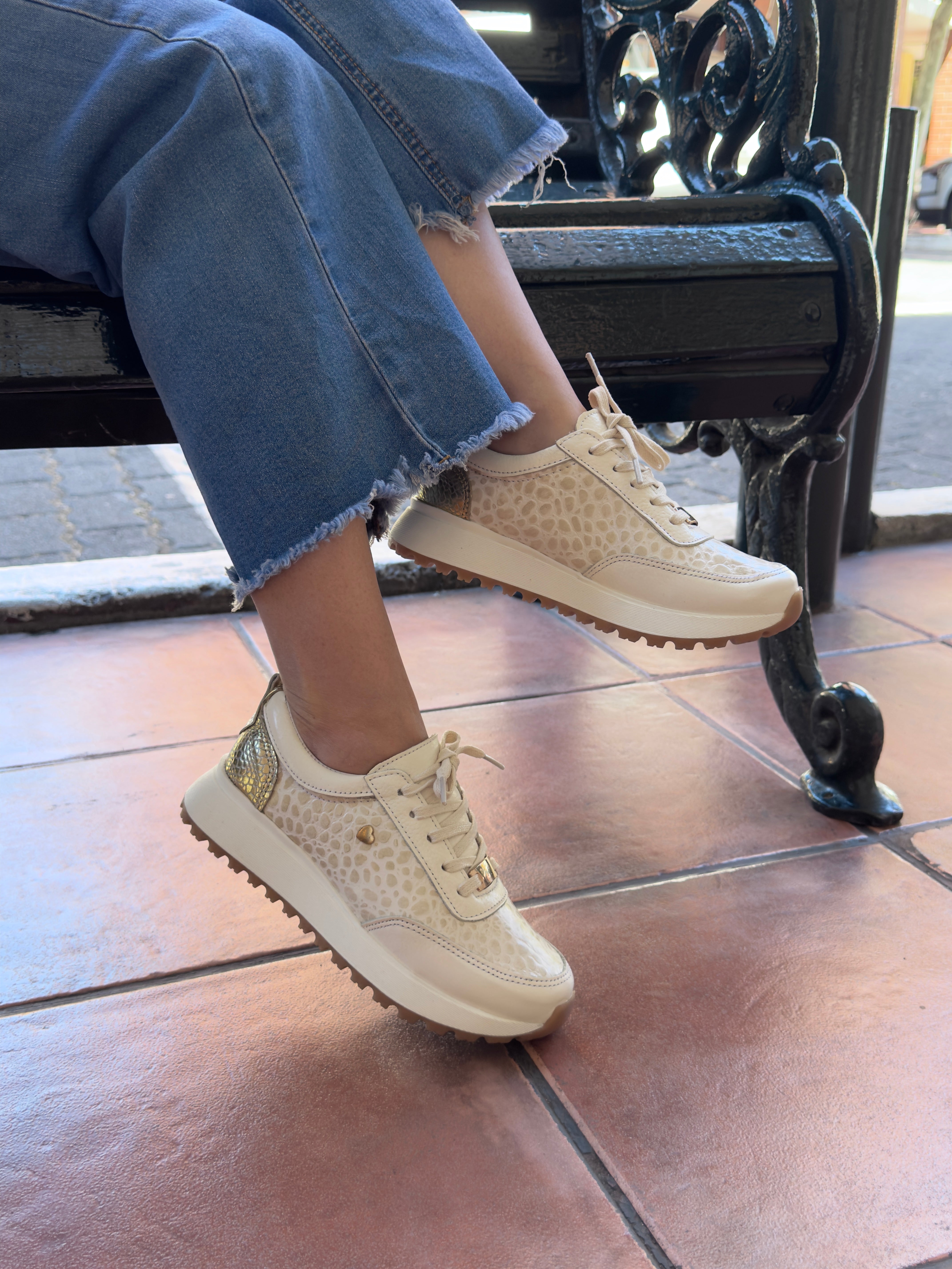 Zapatilla Camila Crema Cuero Mujer | Maryori López