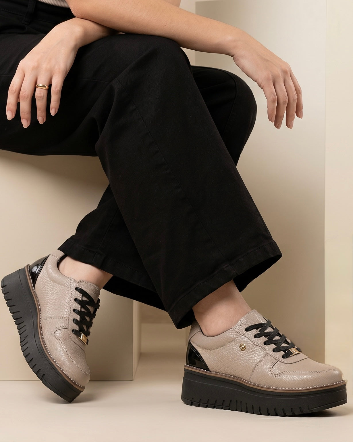Zapatilla Riviera Capuchino Cuero Mujer | Maryori López