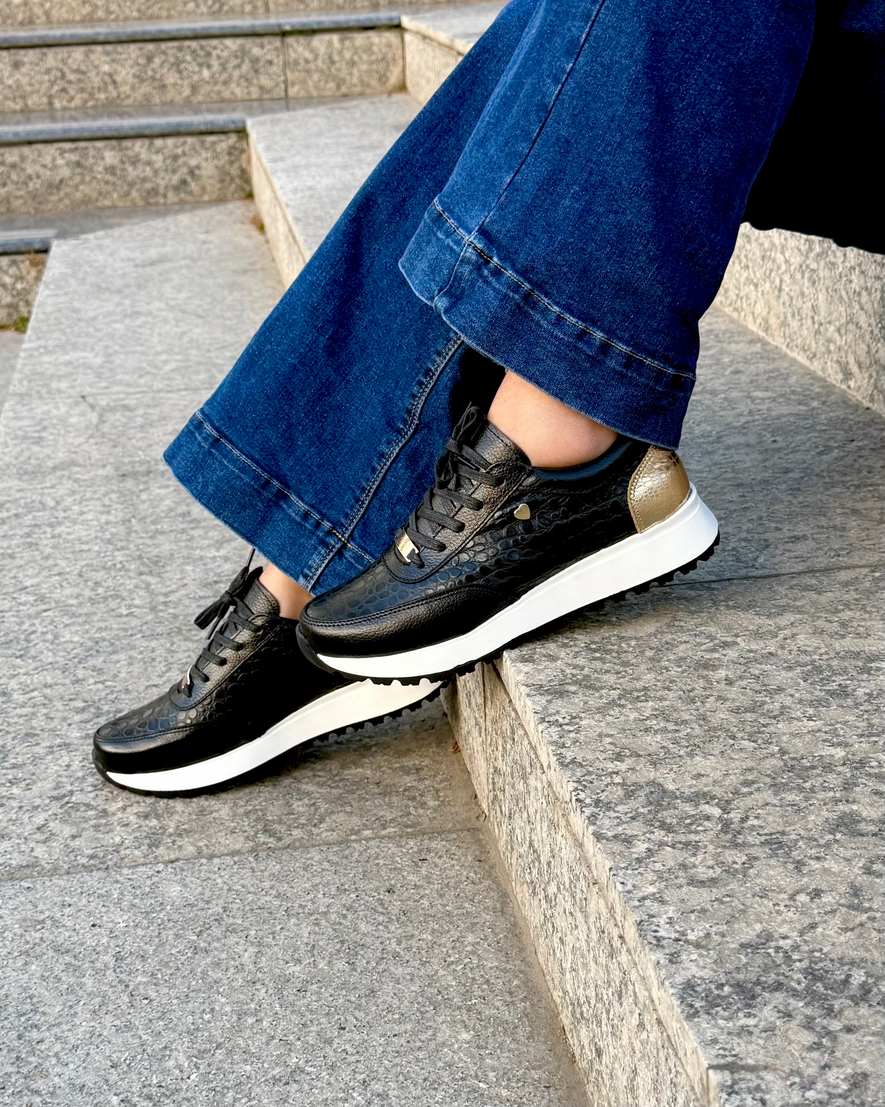 Zapatilla Camila Negro Cuero Mujer | Maryori López