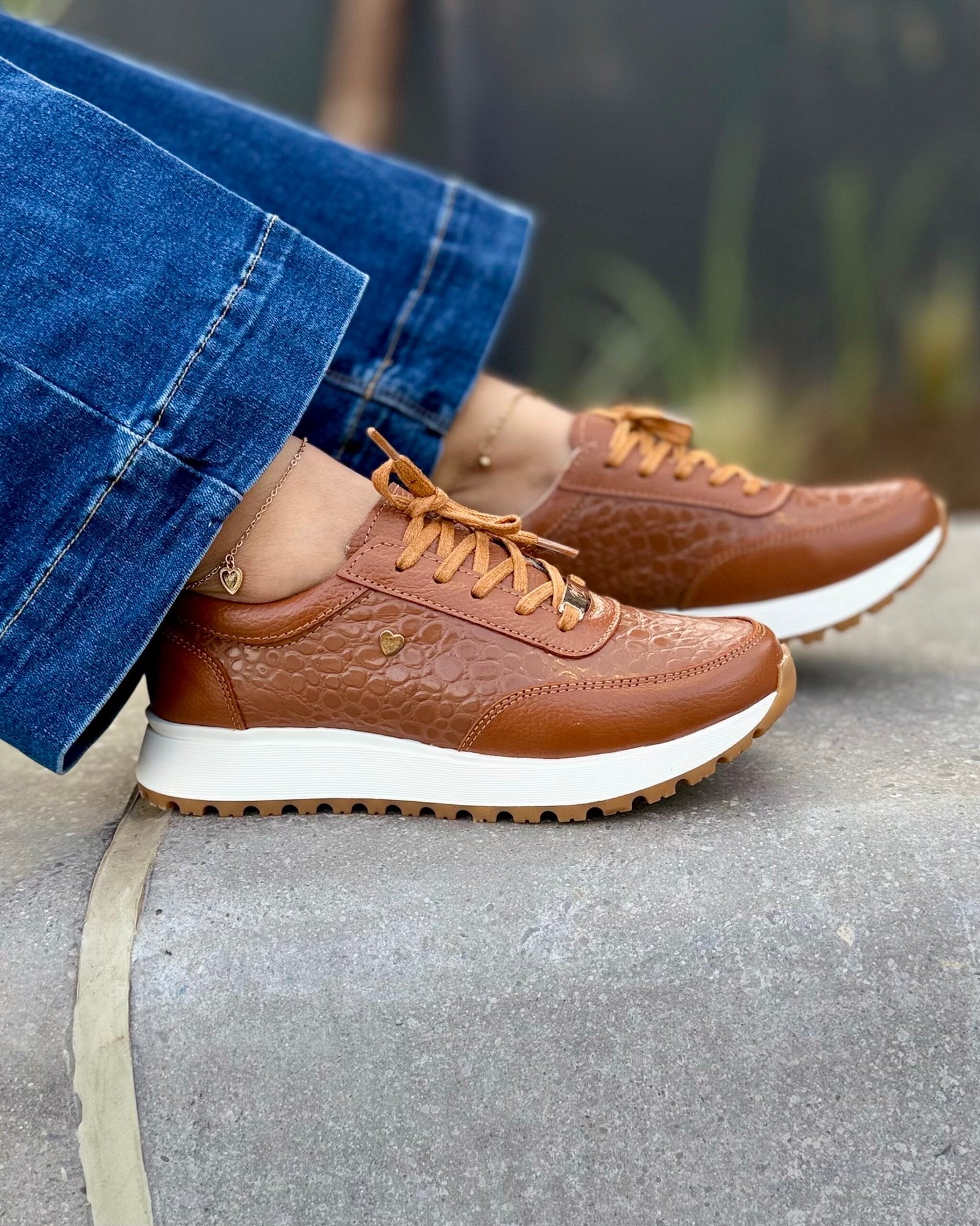 Zapatilla Camila Camel Cuero Mujer | Maryori López