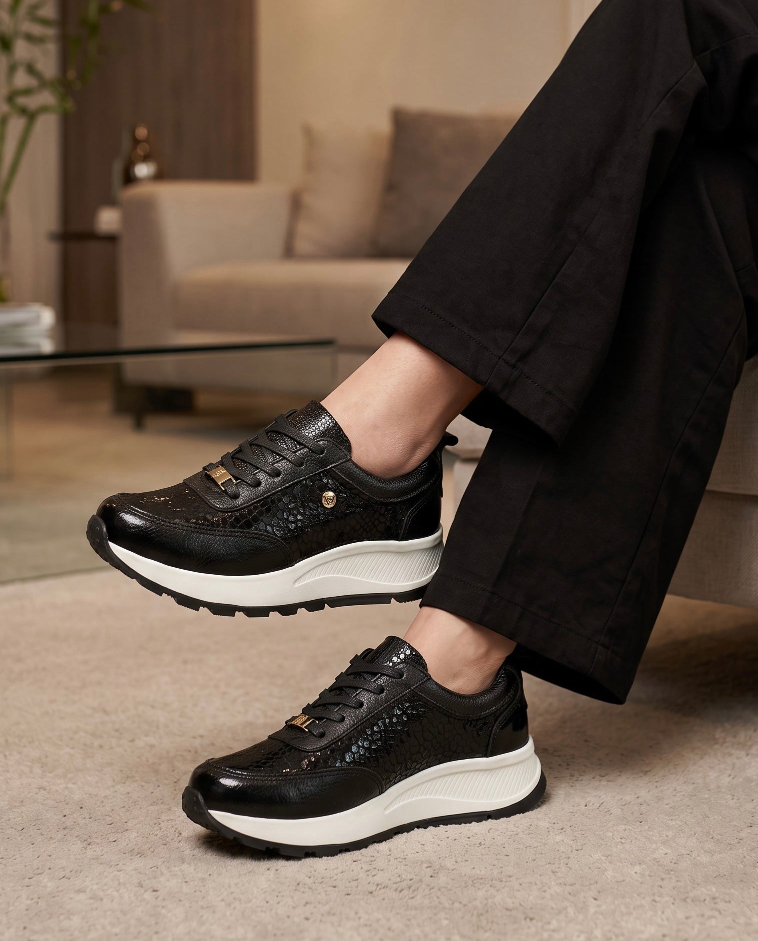 Zapatilla Odette Negro Cuero Mujer | Maryori López