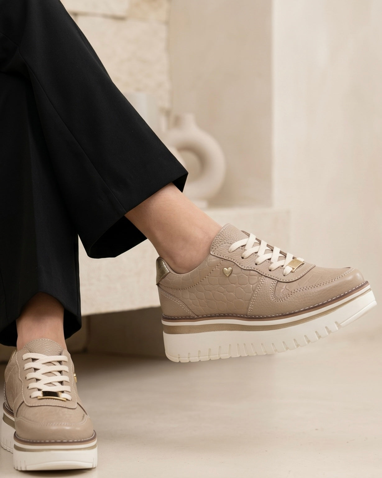 Zapatilla Riviera Beige Cuero Mujer | Maryori López
