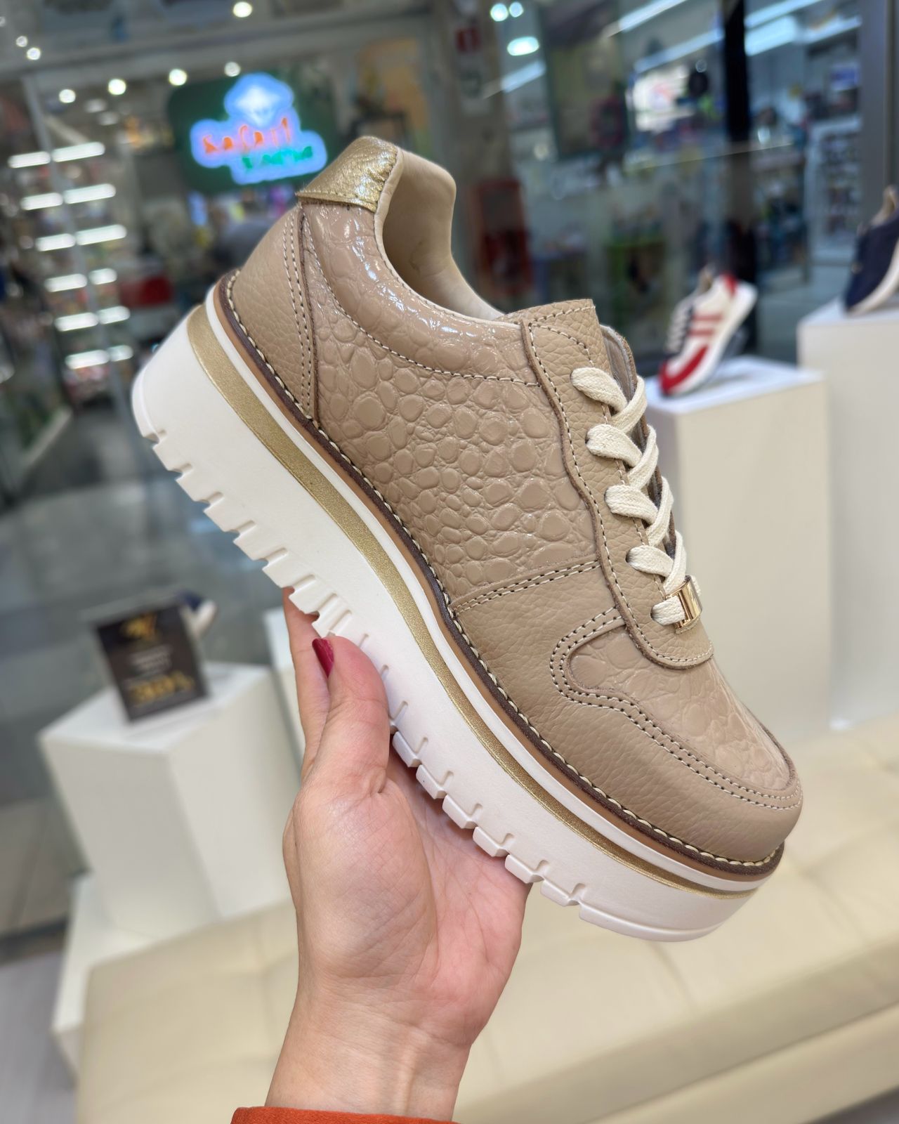 Women's Riviera Beige Leather Sneaker | Maryori López