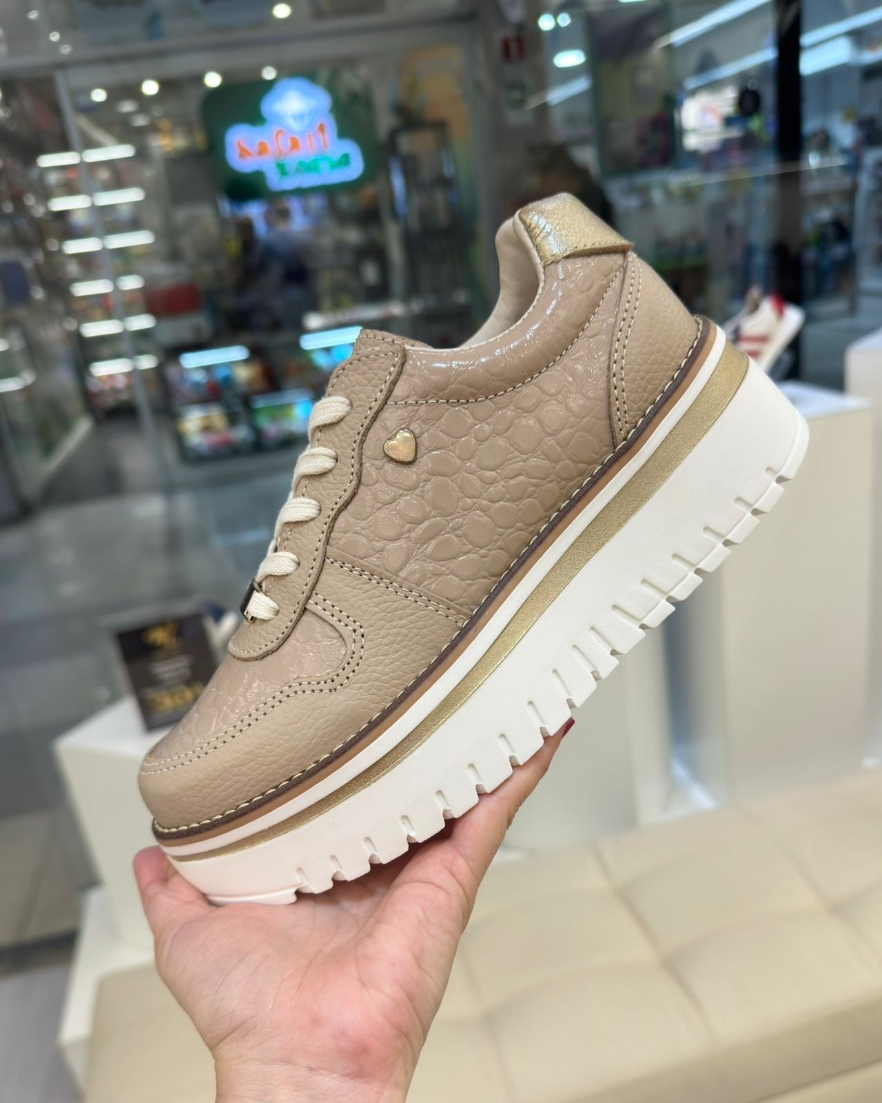 Zapatilla Riviera Beige Cuero Mujer | Maryori López