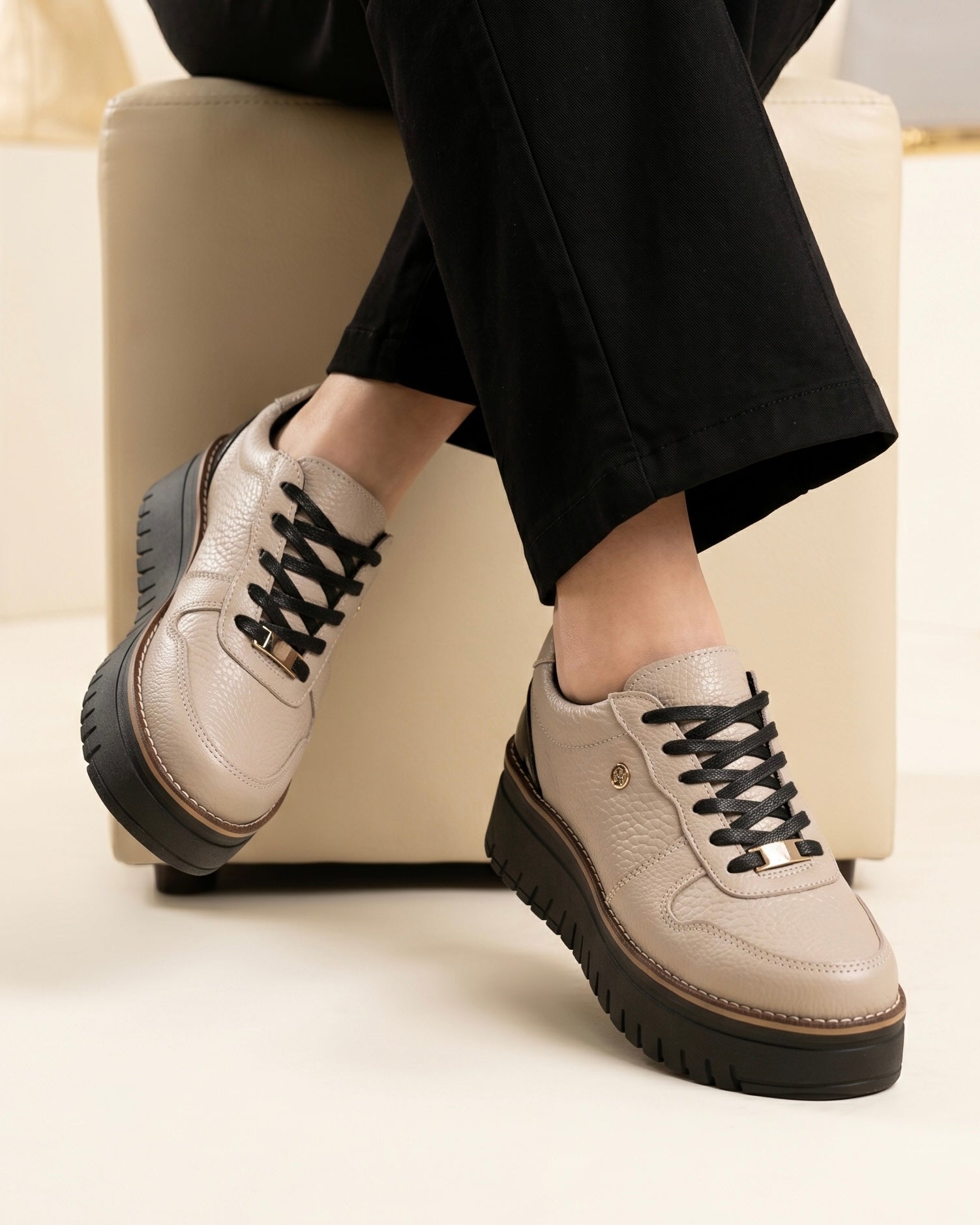 Zapatilla Riviera Capuchino Cuero Mujer | Maryori López