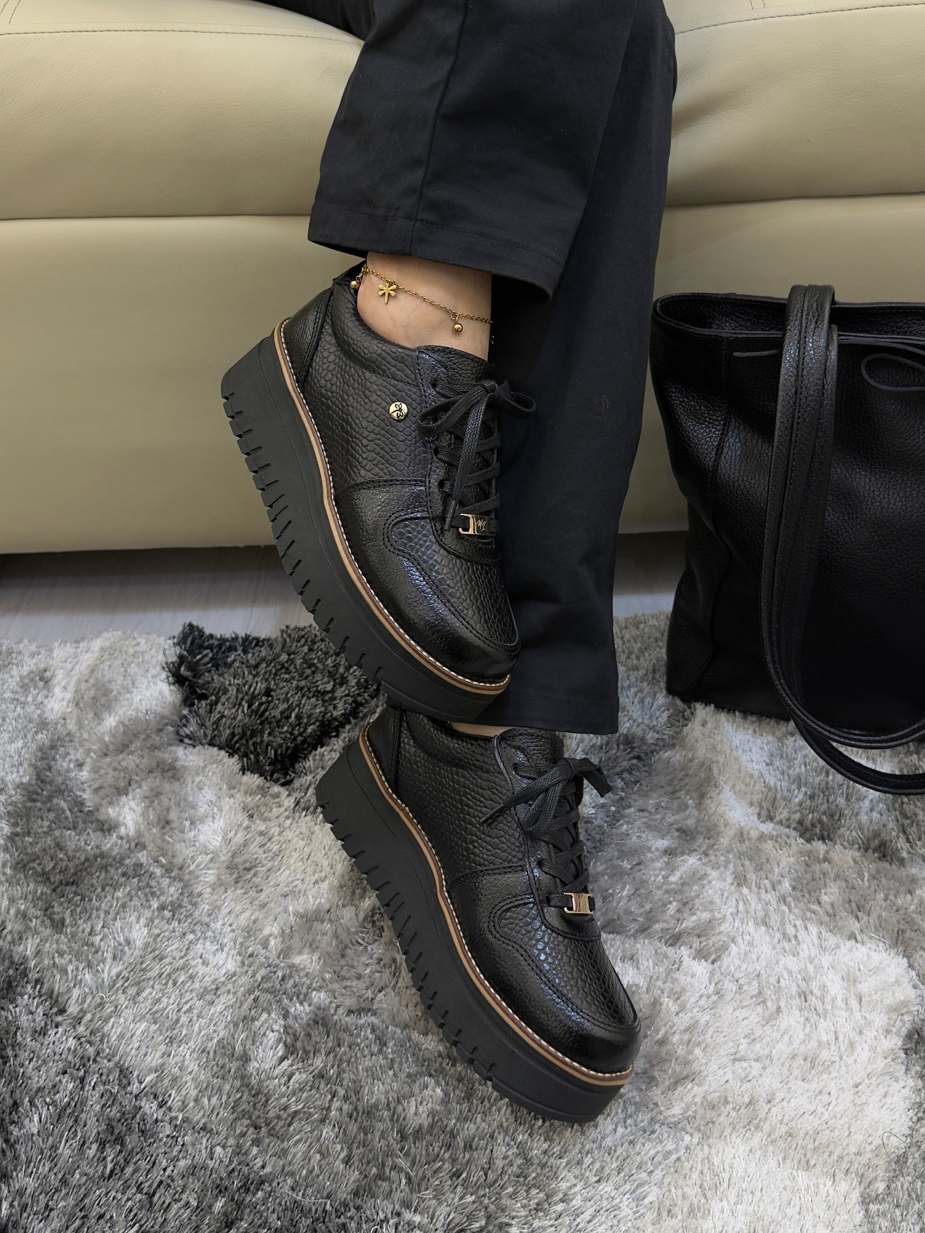 Zapatilla Riviera Negro Cuero Mujer | Maryori López