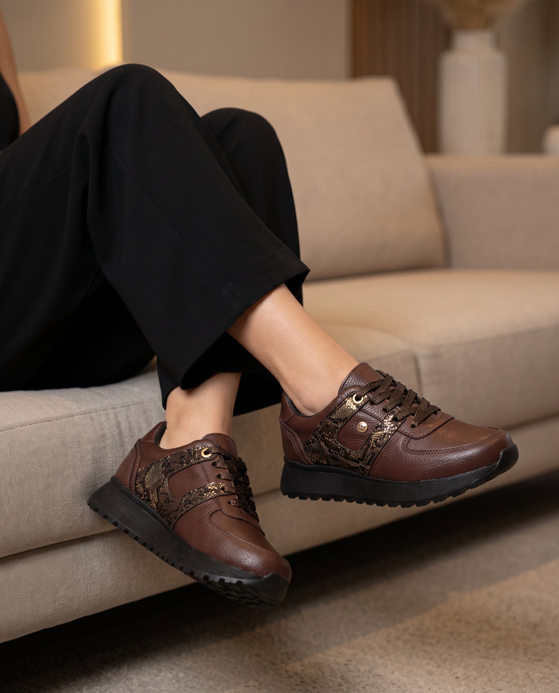 Zapatilla Anna Chocolate Cuero Mujer | Maryori López