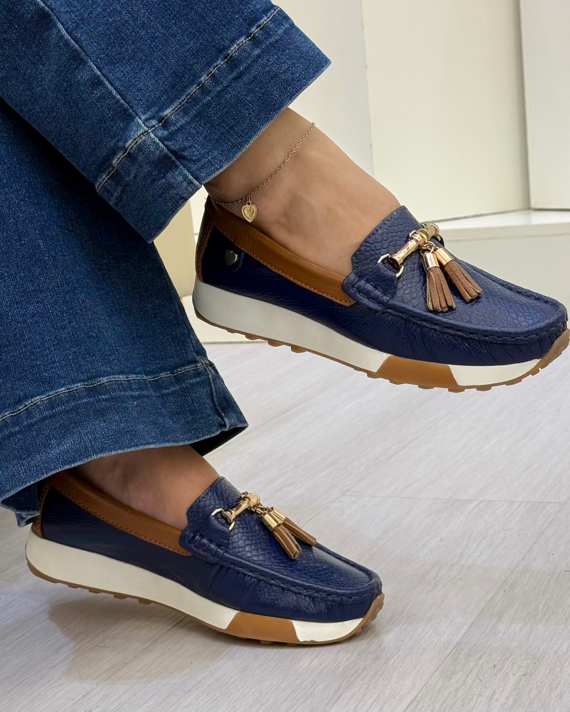 Mocasín Amalia azul camel cuero mujer look completo | Maryori López