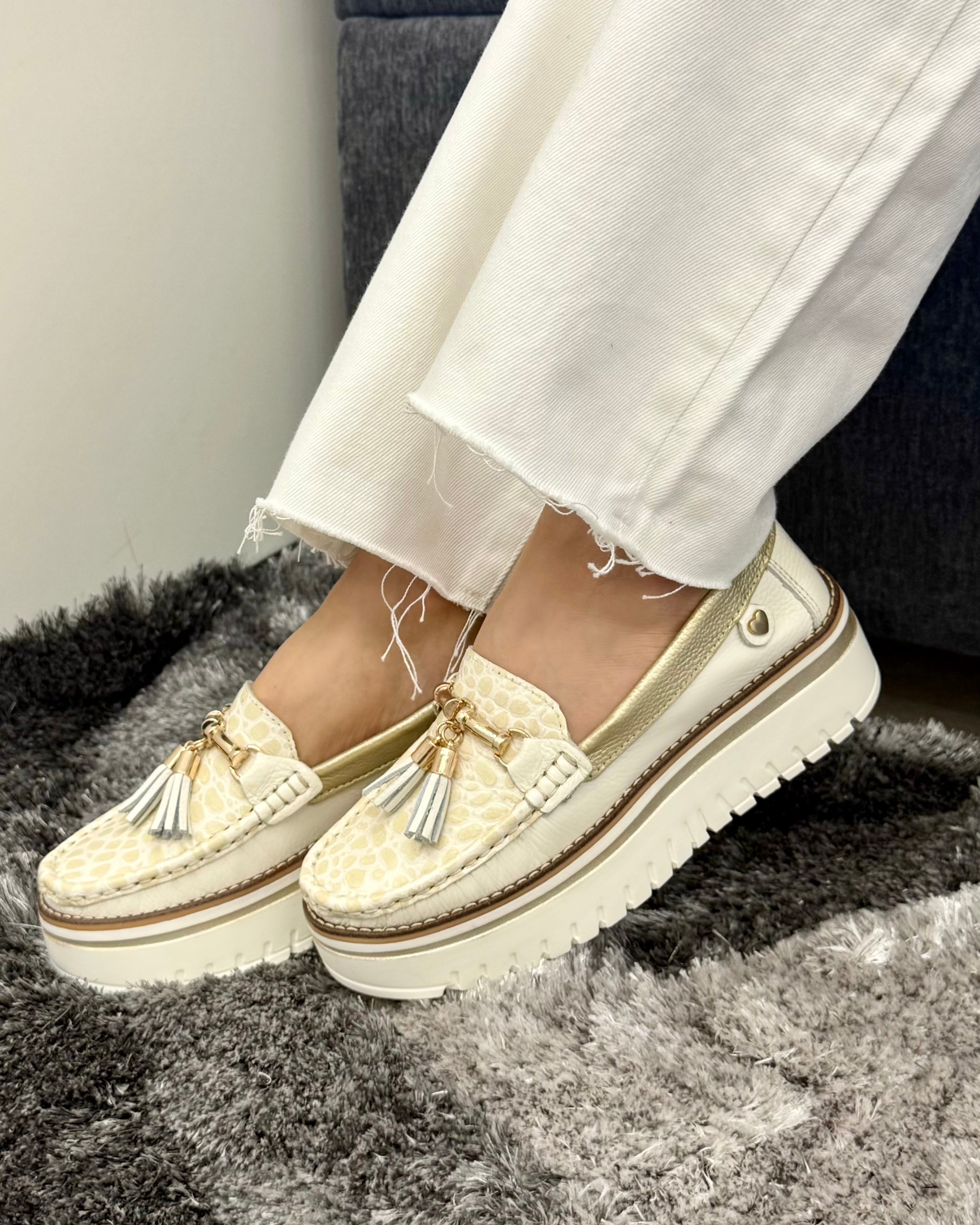 Mocasín Pamela beige cuero mujer look completo | Maryori López