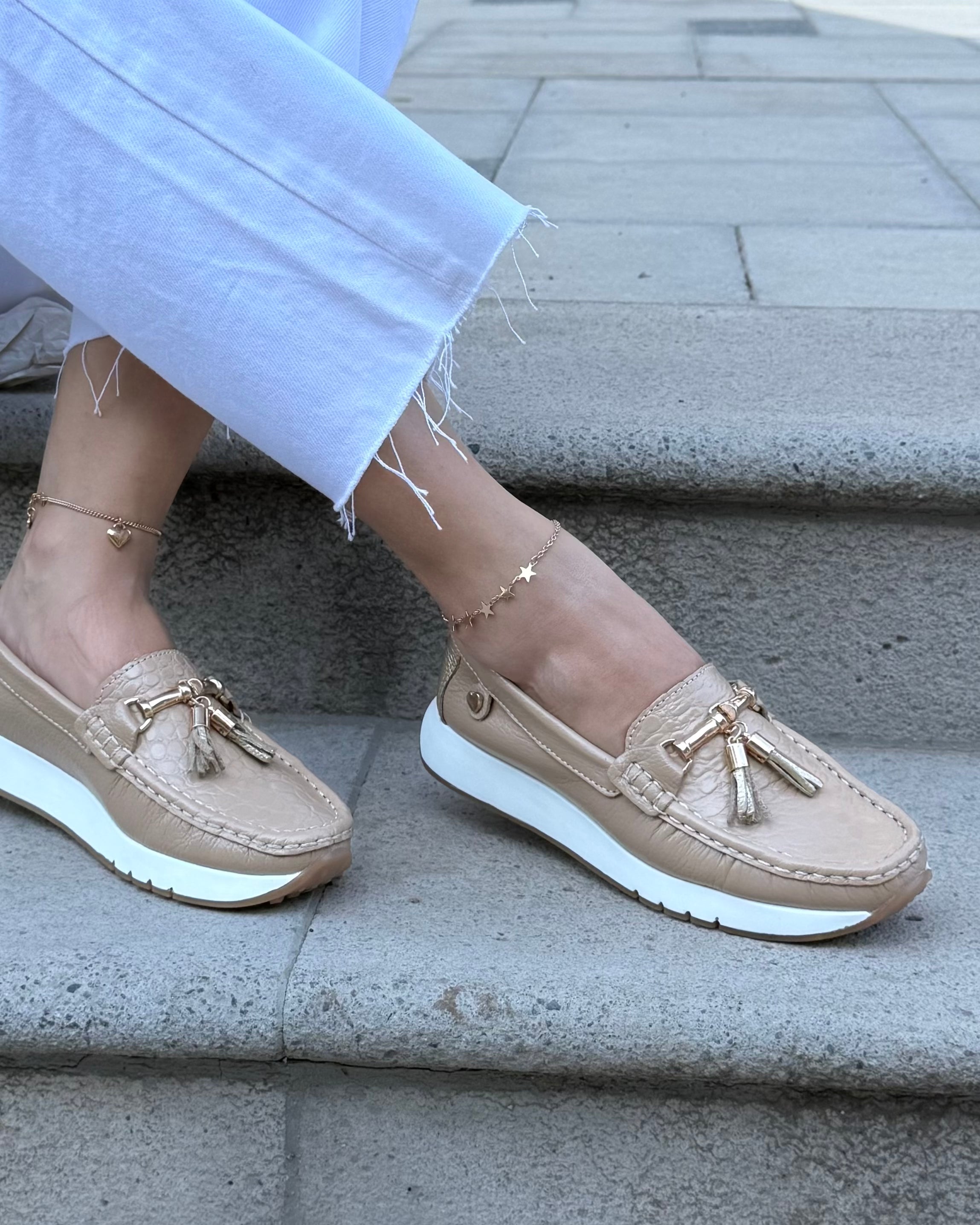Mocasín Paola beige cuero natural mujer uso diario | Maryori López