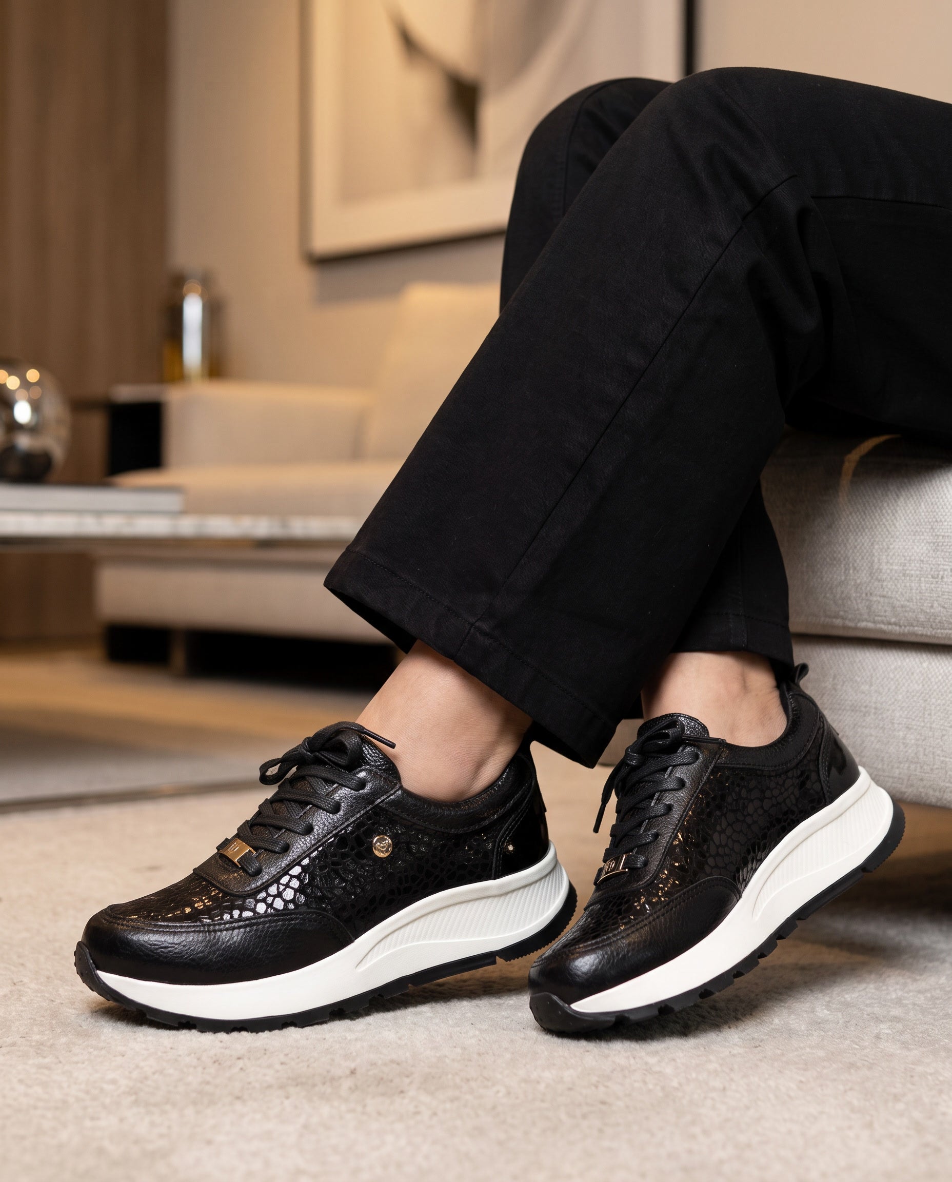 Zapatilla Odette Negro Cuero Mujer | Maryori López