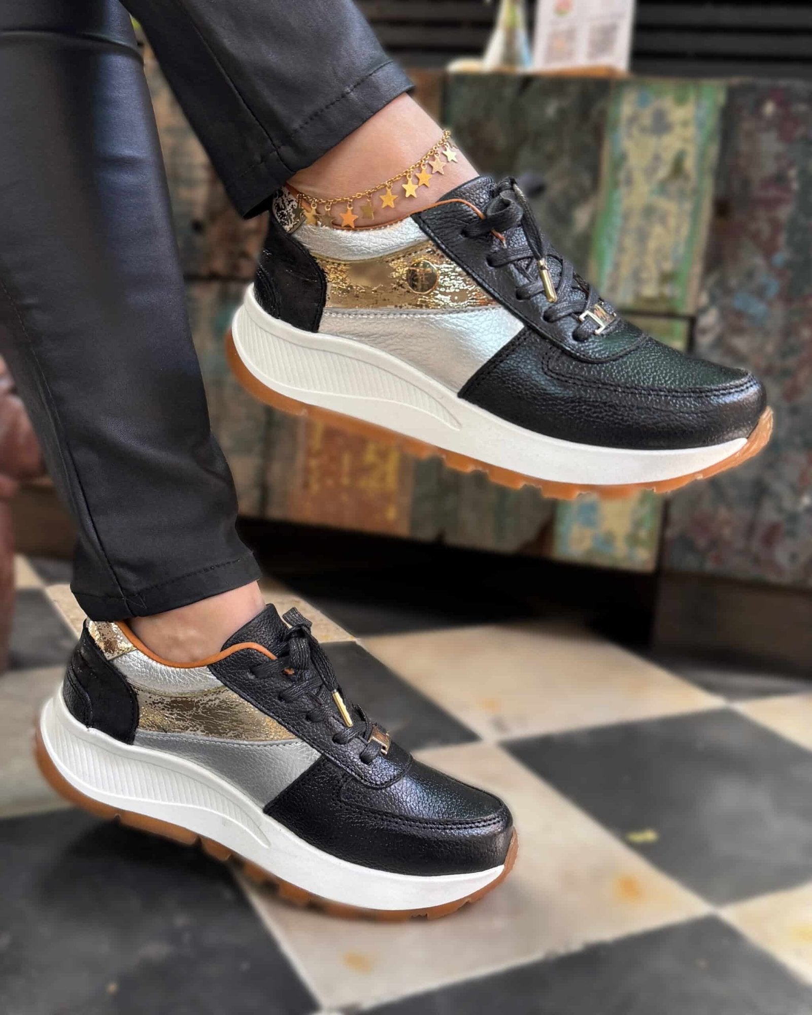 Zapatilla Rebeca Negro Cuero Mujer | Maryori López