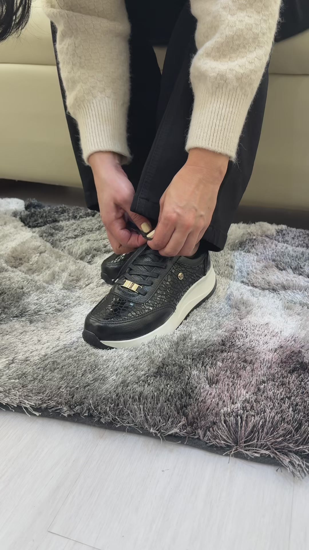 Odette Black Leather Women's Sneaker | Maryori López