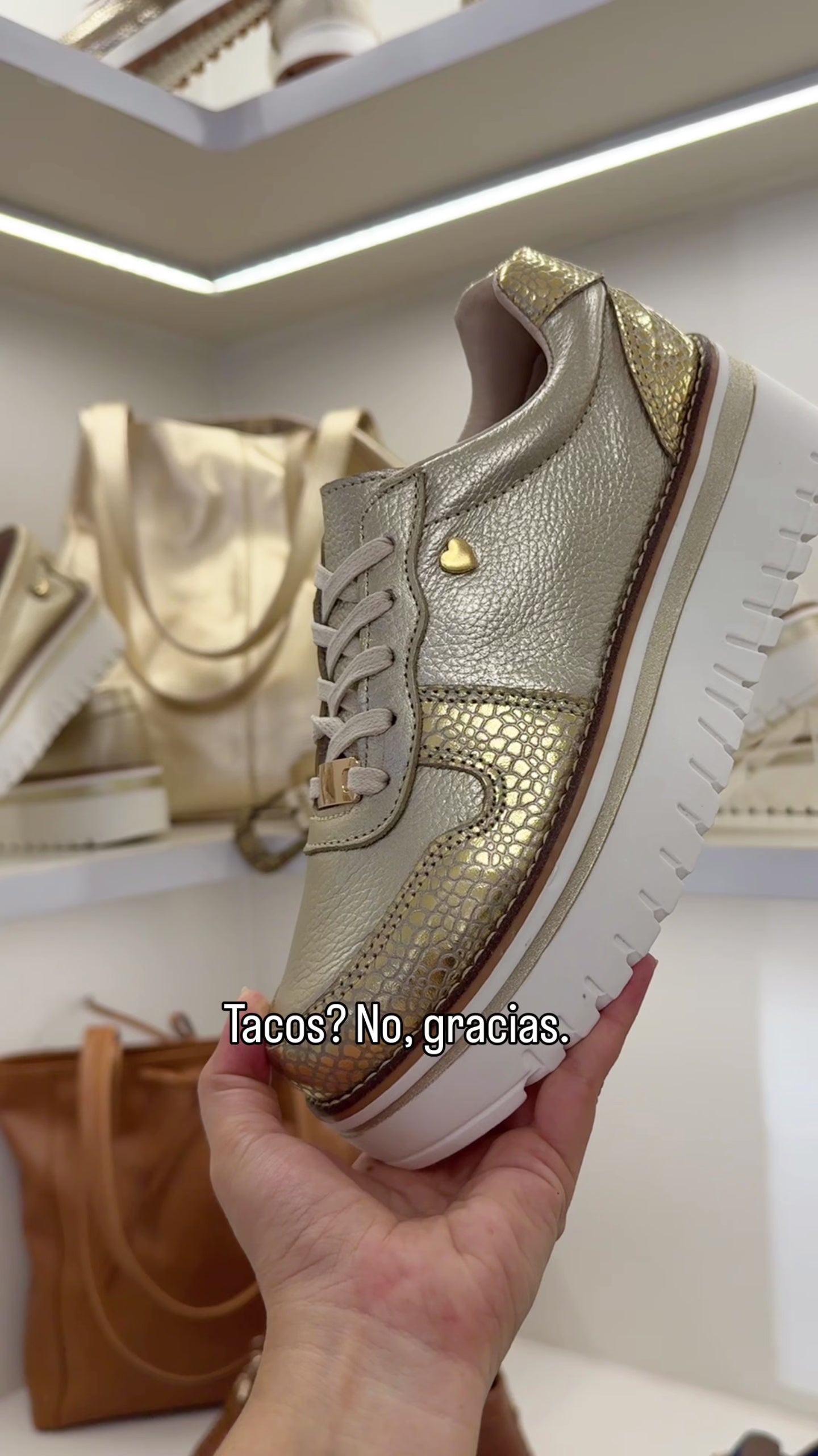 Zapatilla Riviera Dorado Cuero Mujer | Maryori López