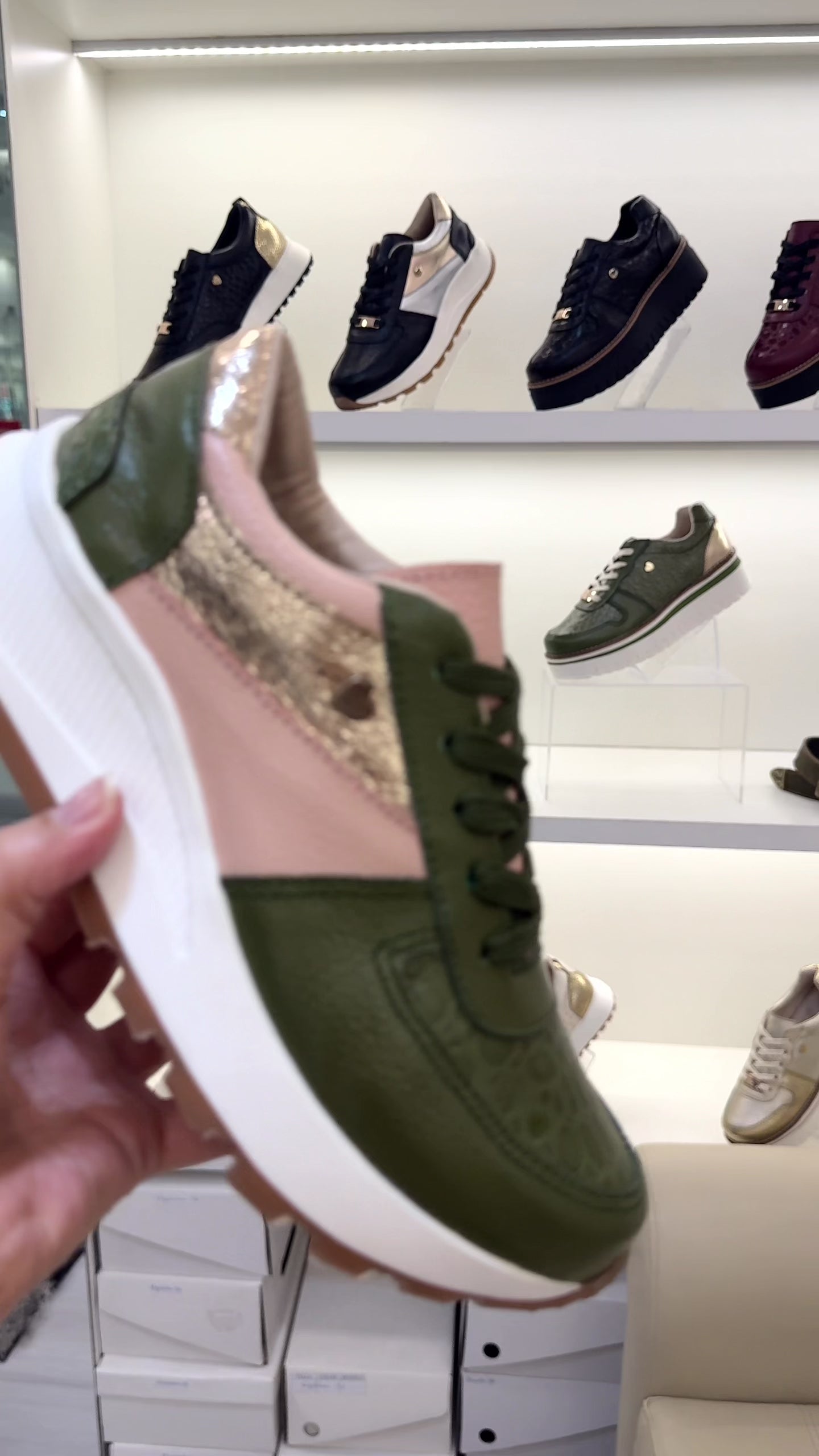 Video zapatilla Rebeca verde cuero natural mujer | Maryori López