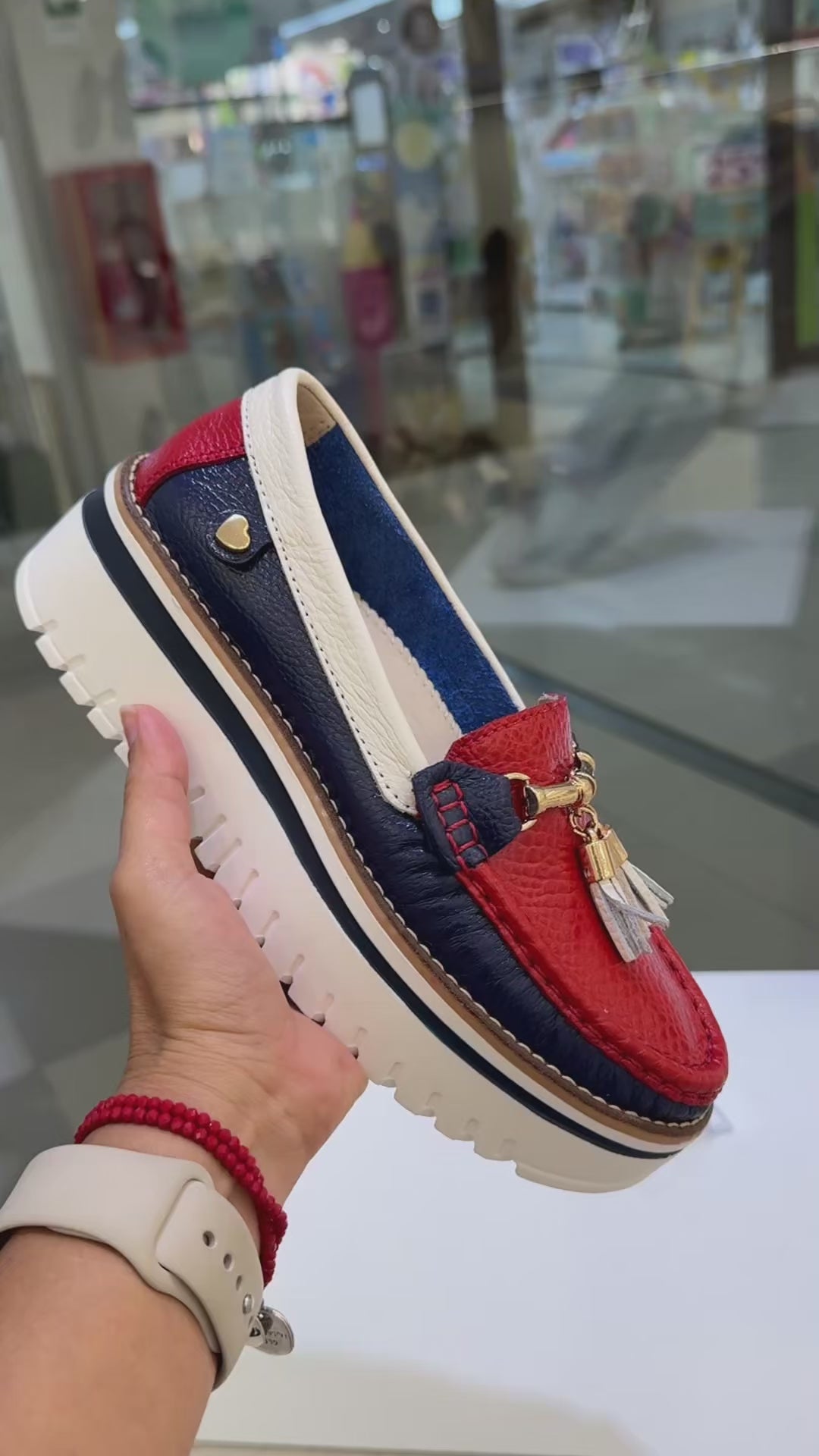 Video mocasín Danielle rojo azul blanco cuero natural mujer | Maryori López