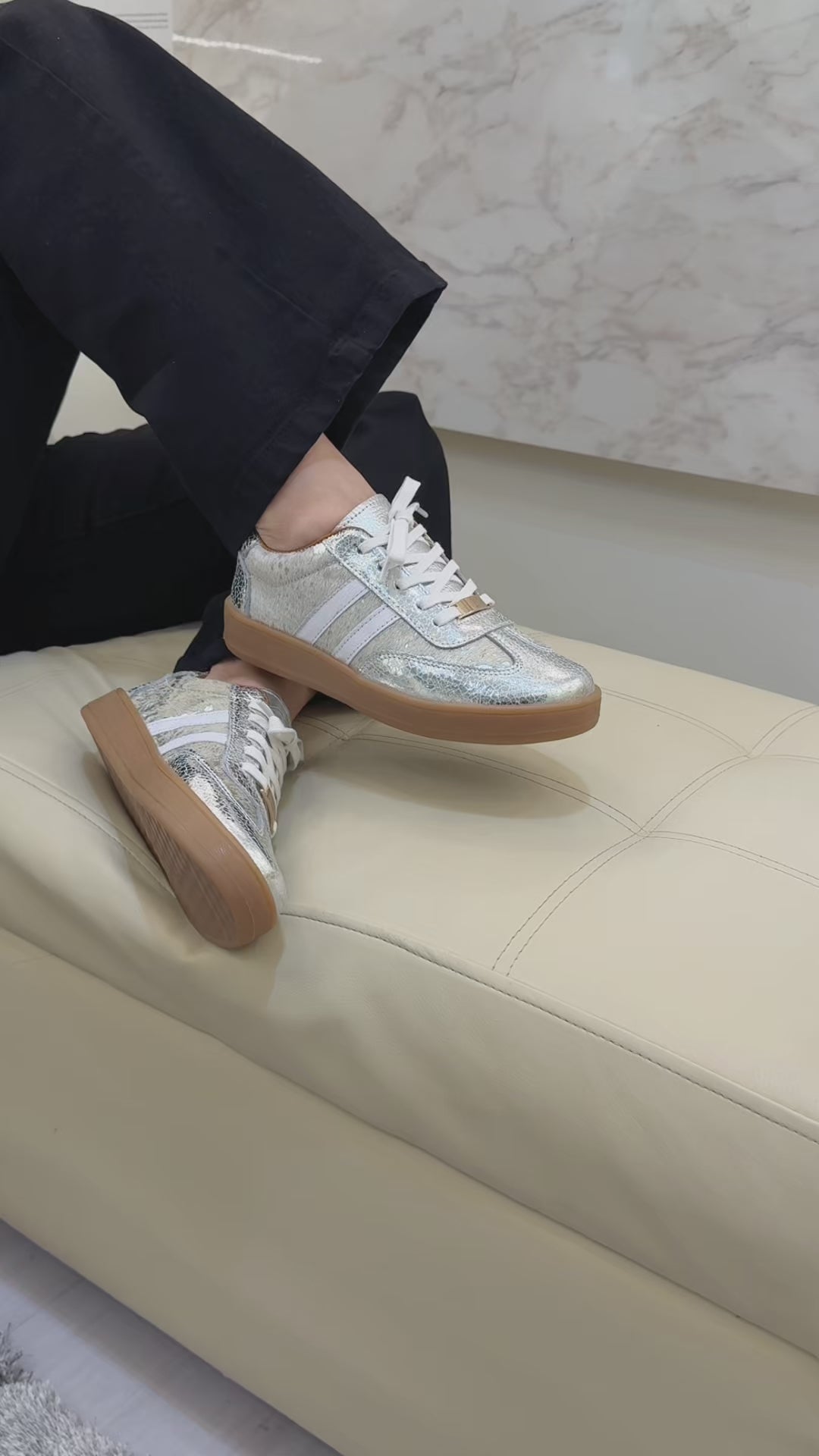 Zapatilla Jennifer Plateado Cuero Mujer | Maryori López