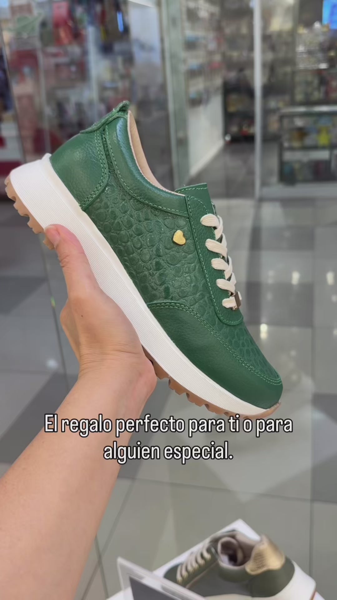 Video zapatilla Camila verde cuero natural mujer | Maryori López