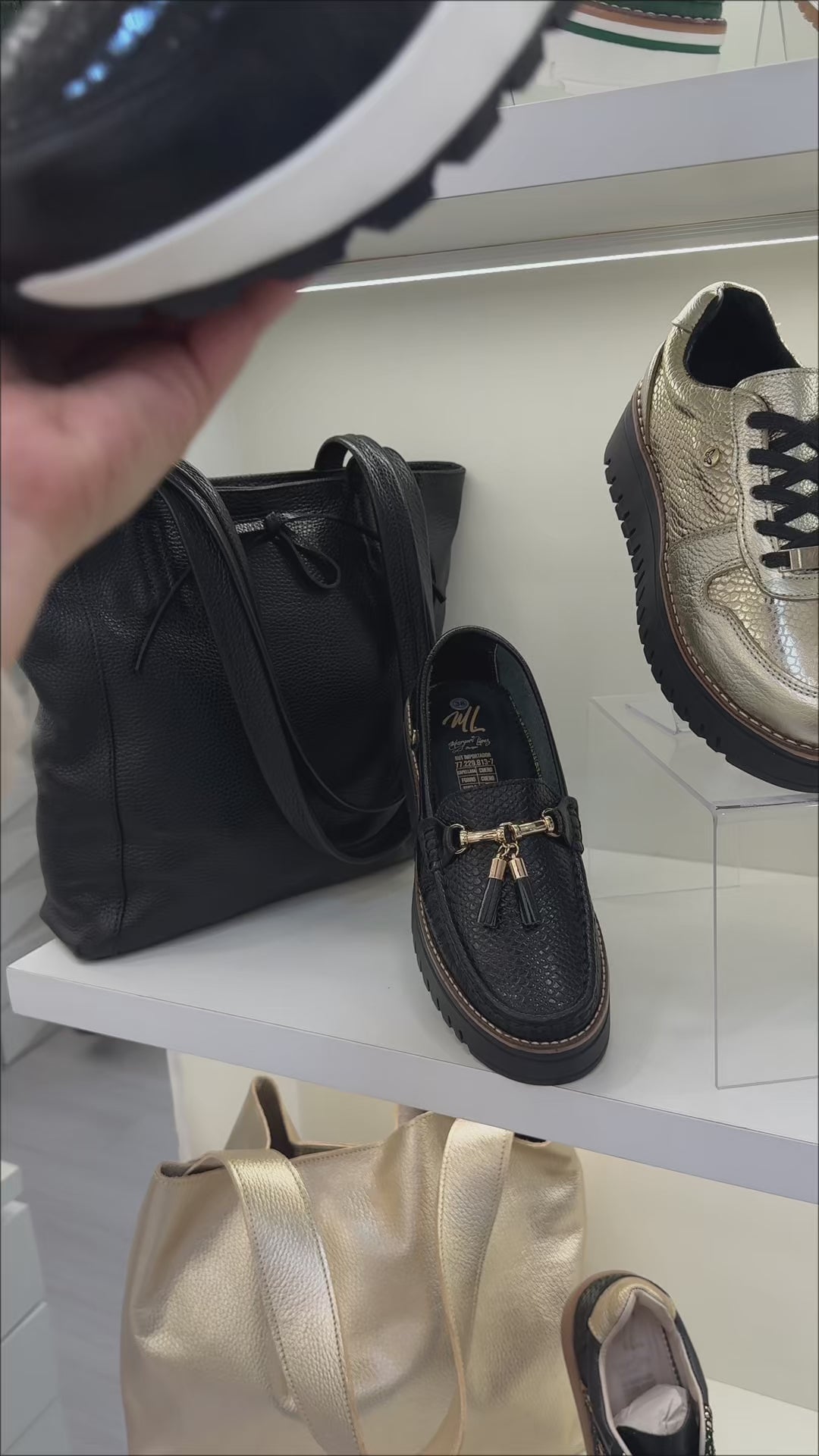 Zapatilla Odette Negro Cuero Mujer | Maryori López