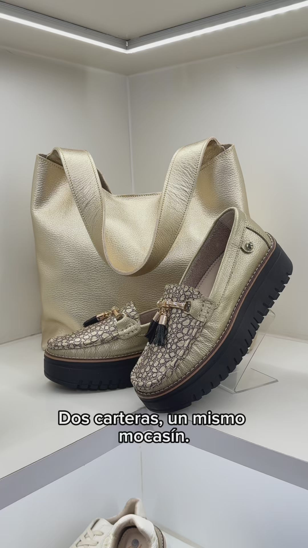 Women's Agustina Gold Leather Loafers | Maryori López