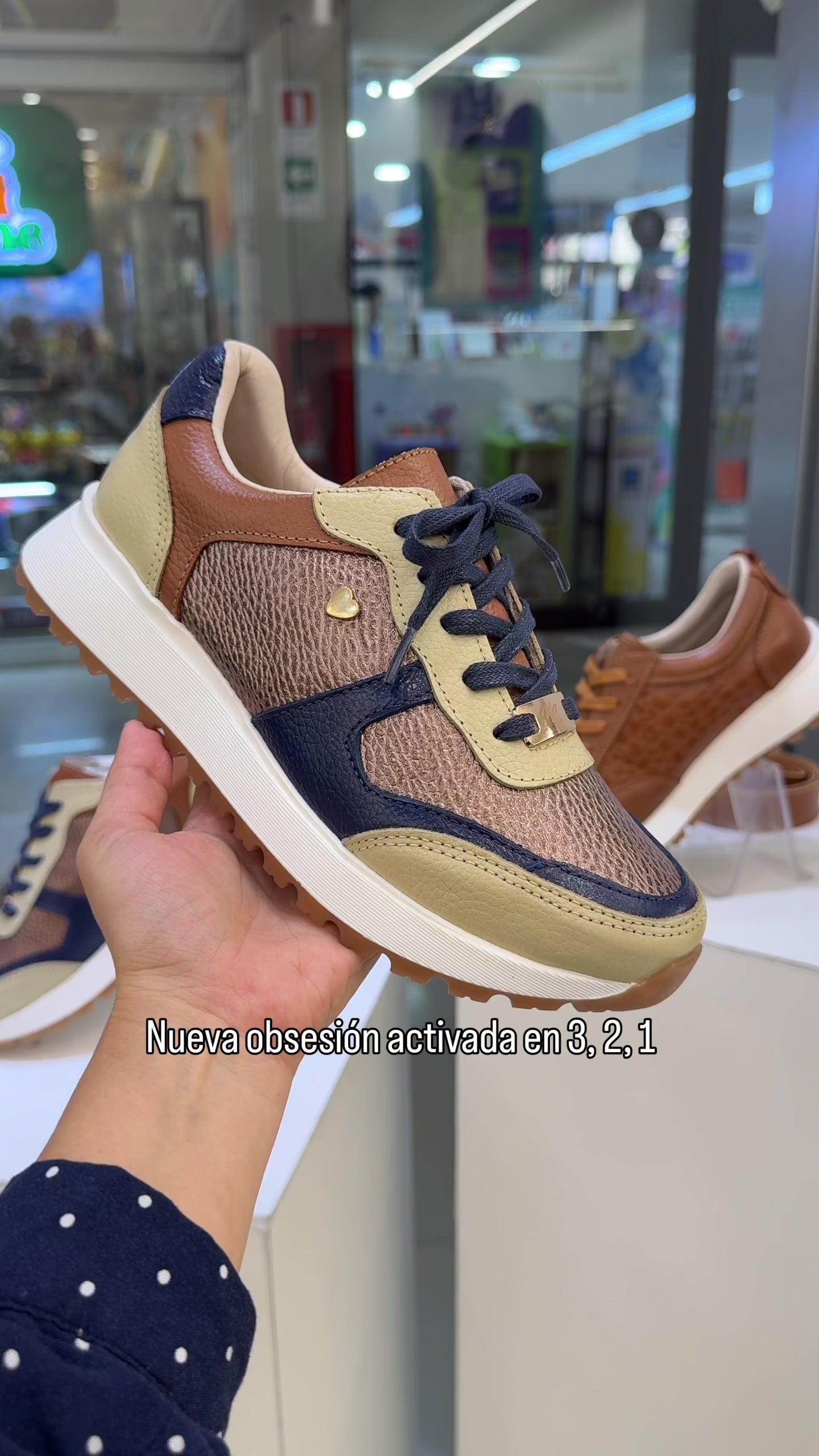 Video zapatilla Carol azul camel cuero natural mujer | Maryori López
