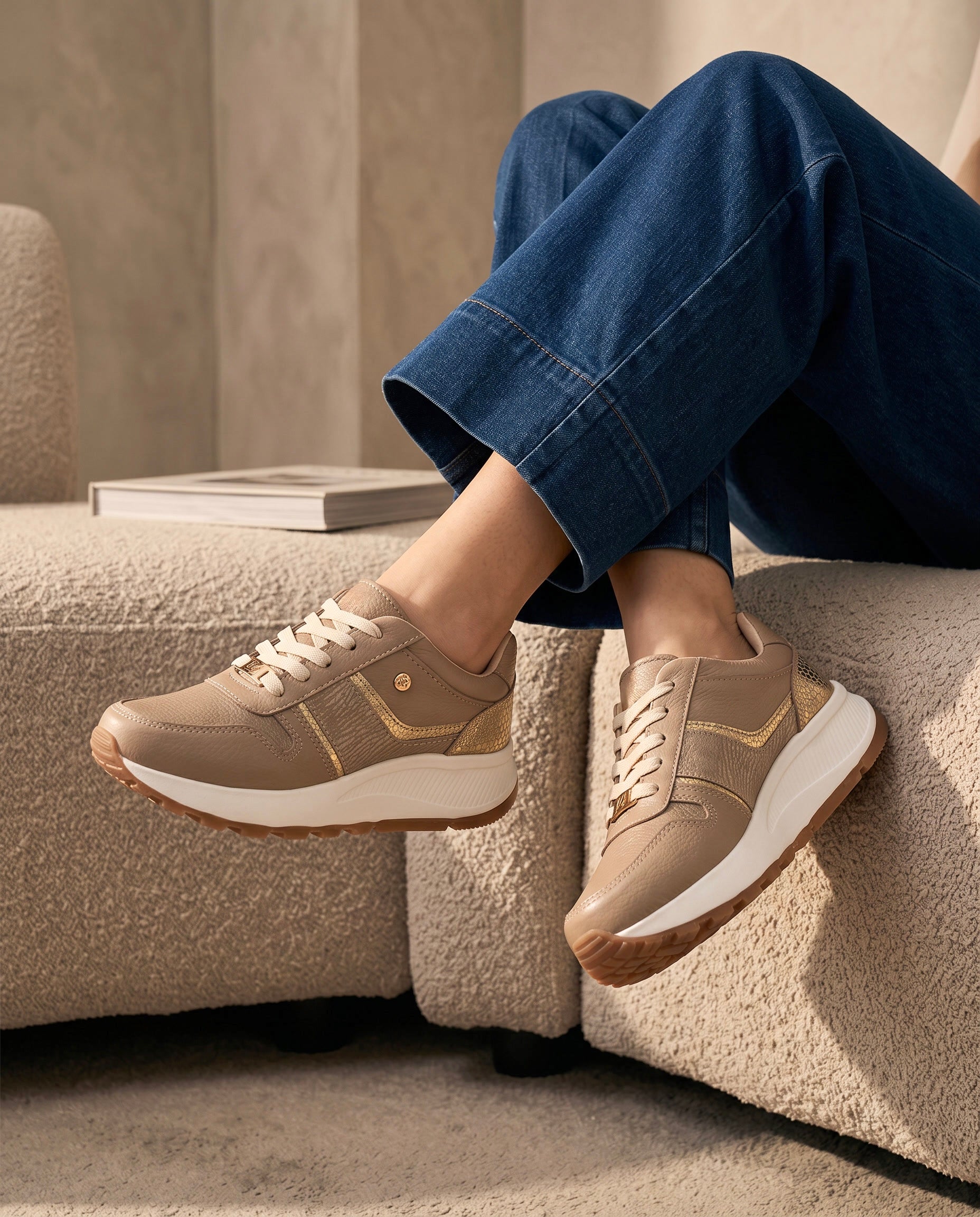 Zapatilla Rebeca Beige Cuero Mujer | Maryori López
