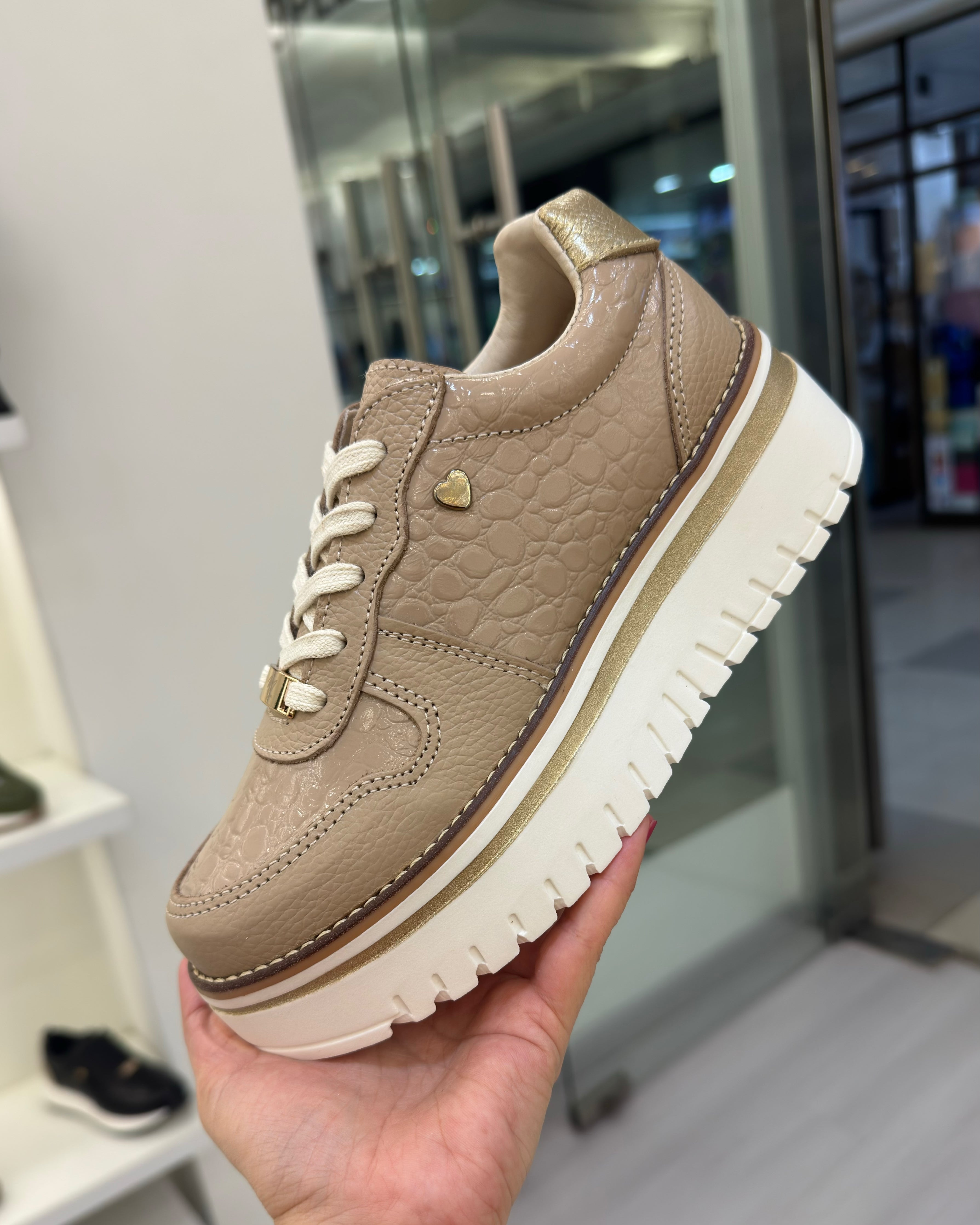 Zapatilla Riviera Beige Cuero Mujer | Maryori López