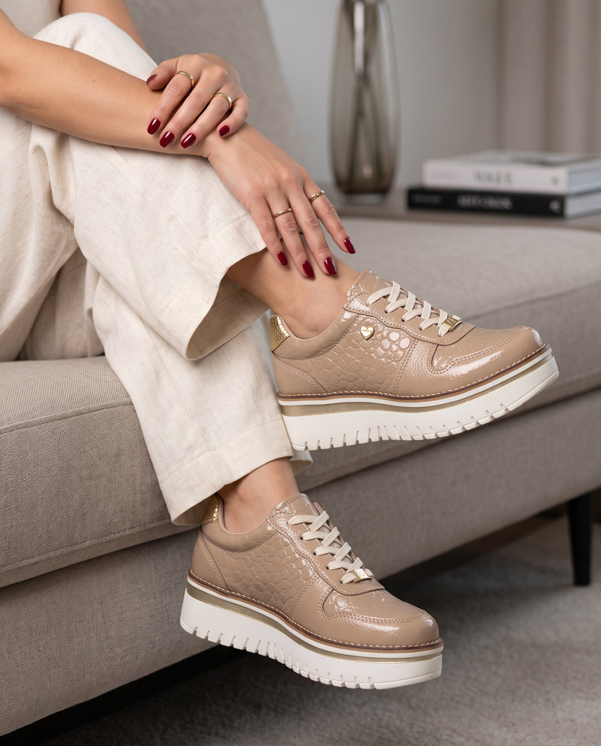 Zapatilla Riviera Beige Cuero Mujer | Maryori López