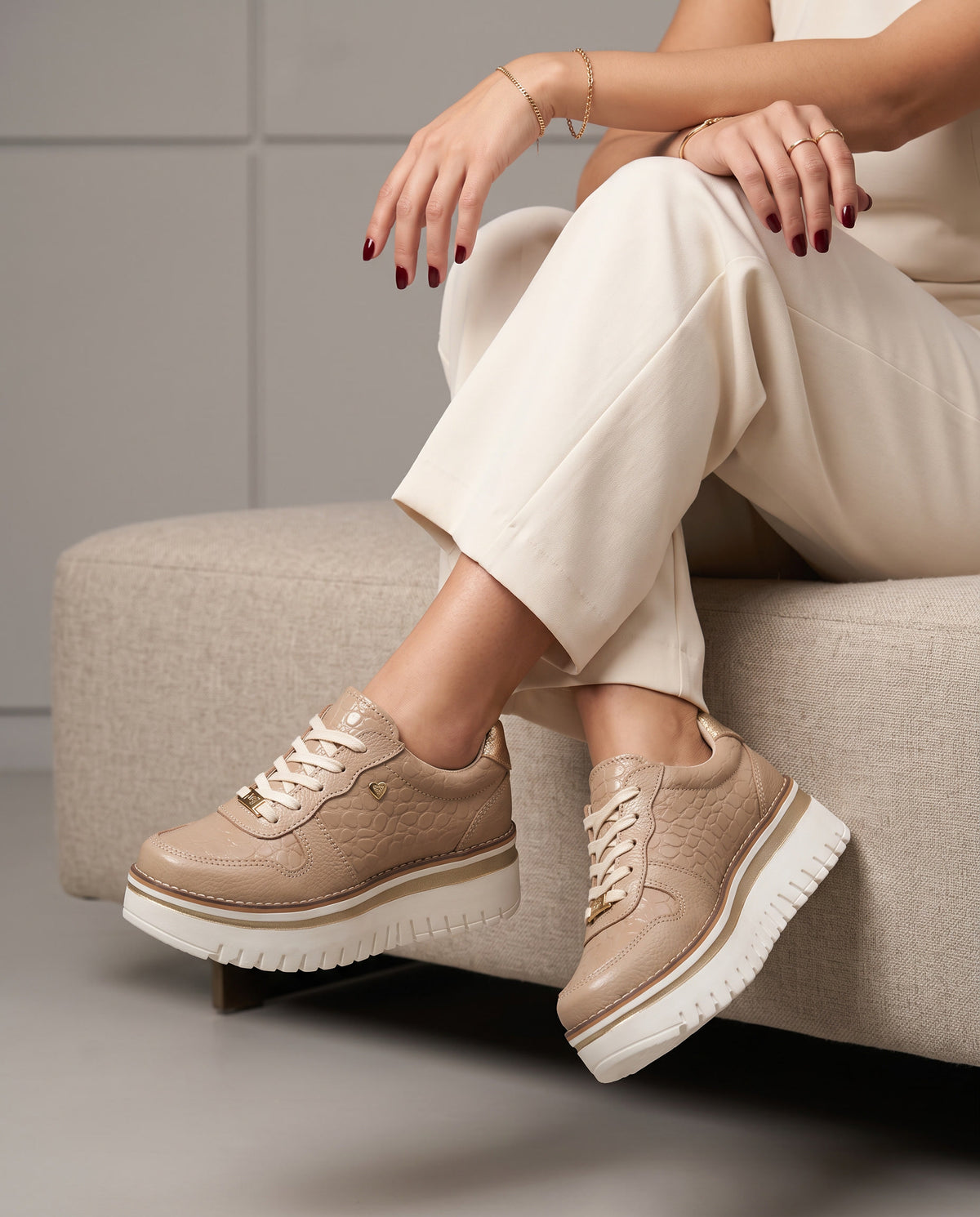 Zapatilla Riviera Beige Cuero Mujer | Maryori López