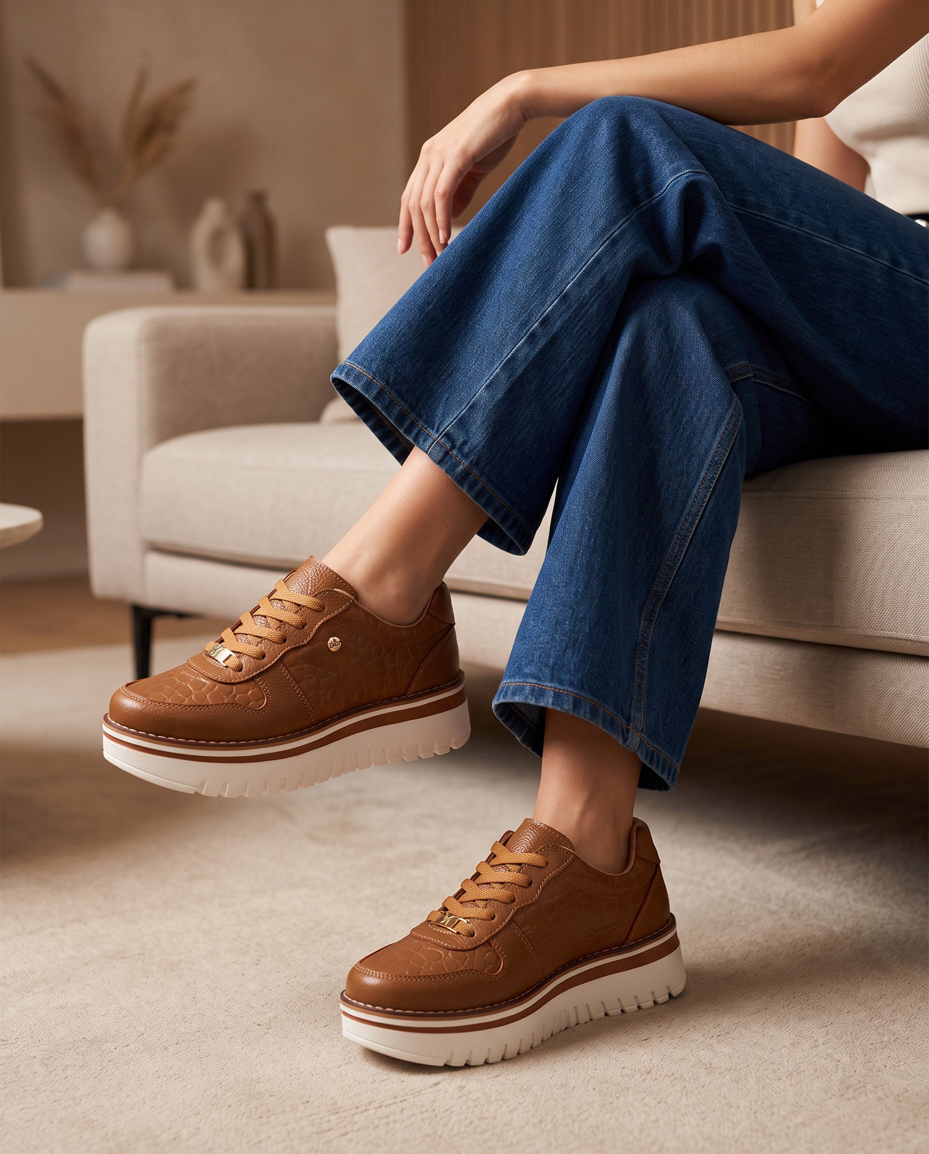 Zapatilla Riviera Camel Cuero Mujer | Maryori López
