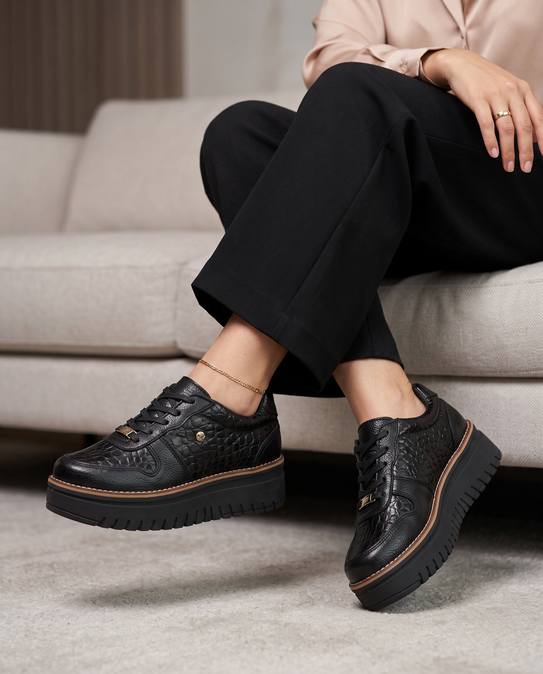 Zapatilla Riviera Negro Cuero Mujer | Maryori López