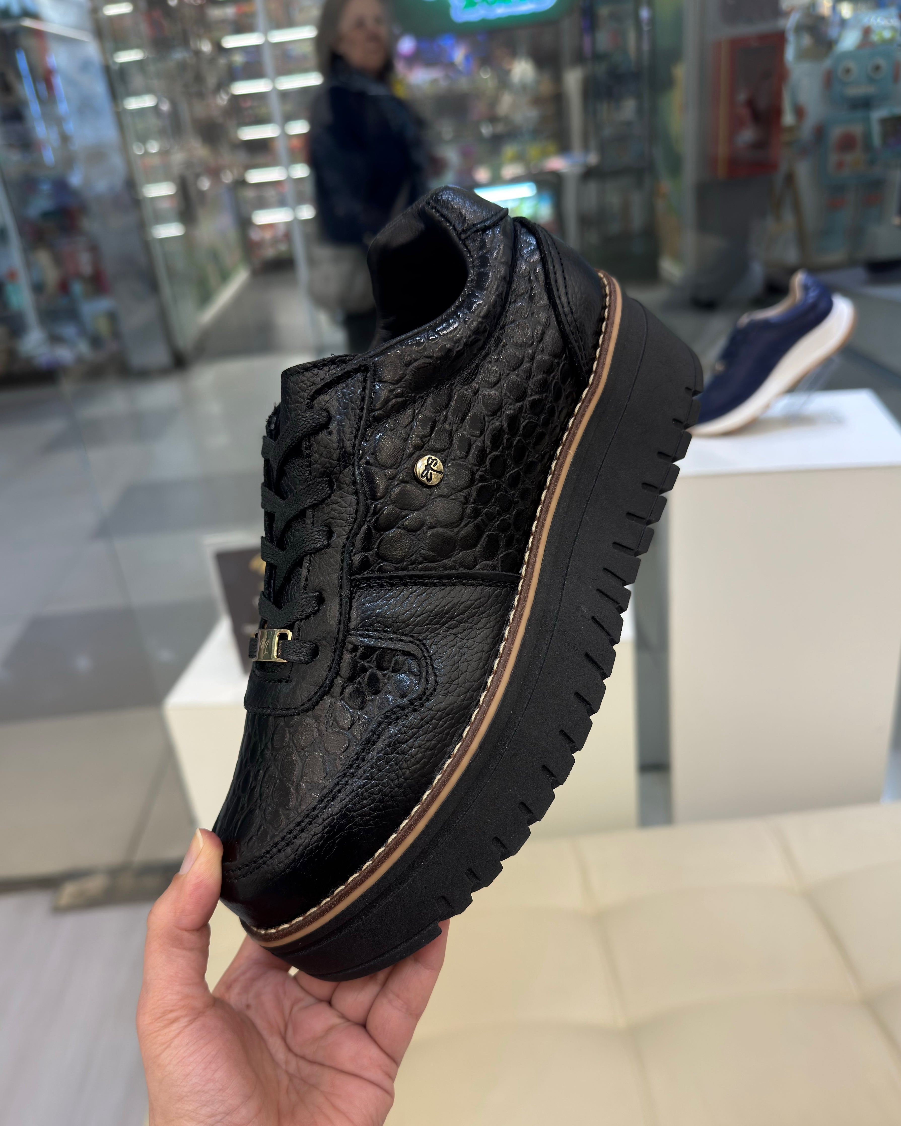 Zapatilla Riviera Negro Cuero Mujer | Maryori López