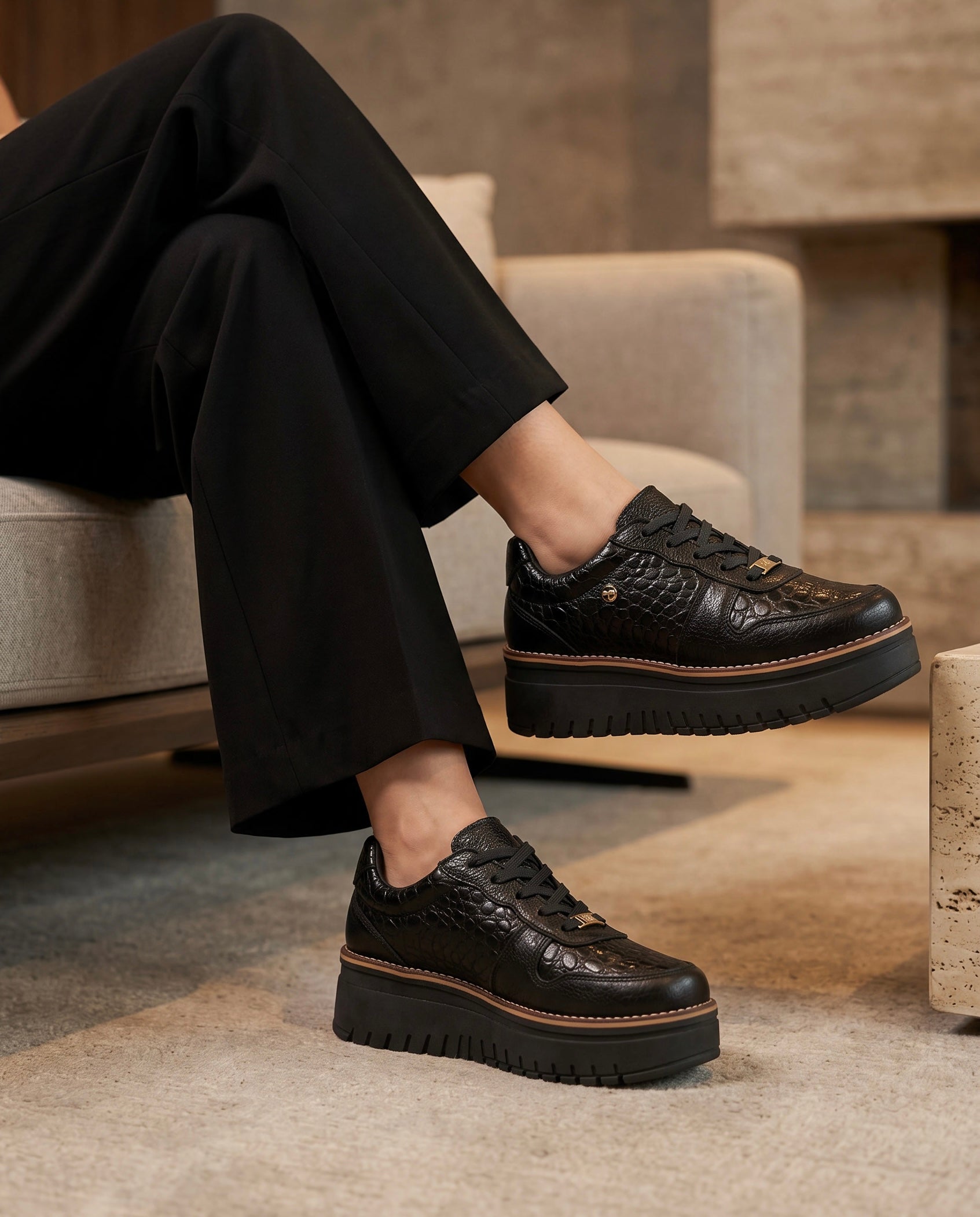 Zapatilla Riviera Negro Cuero Mujer | Maryori López