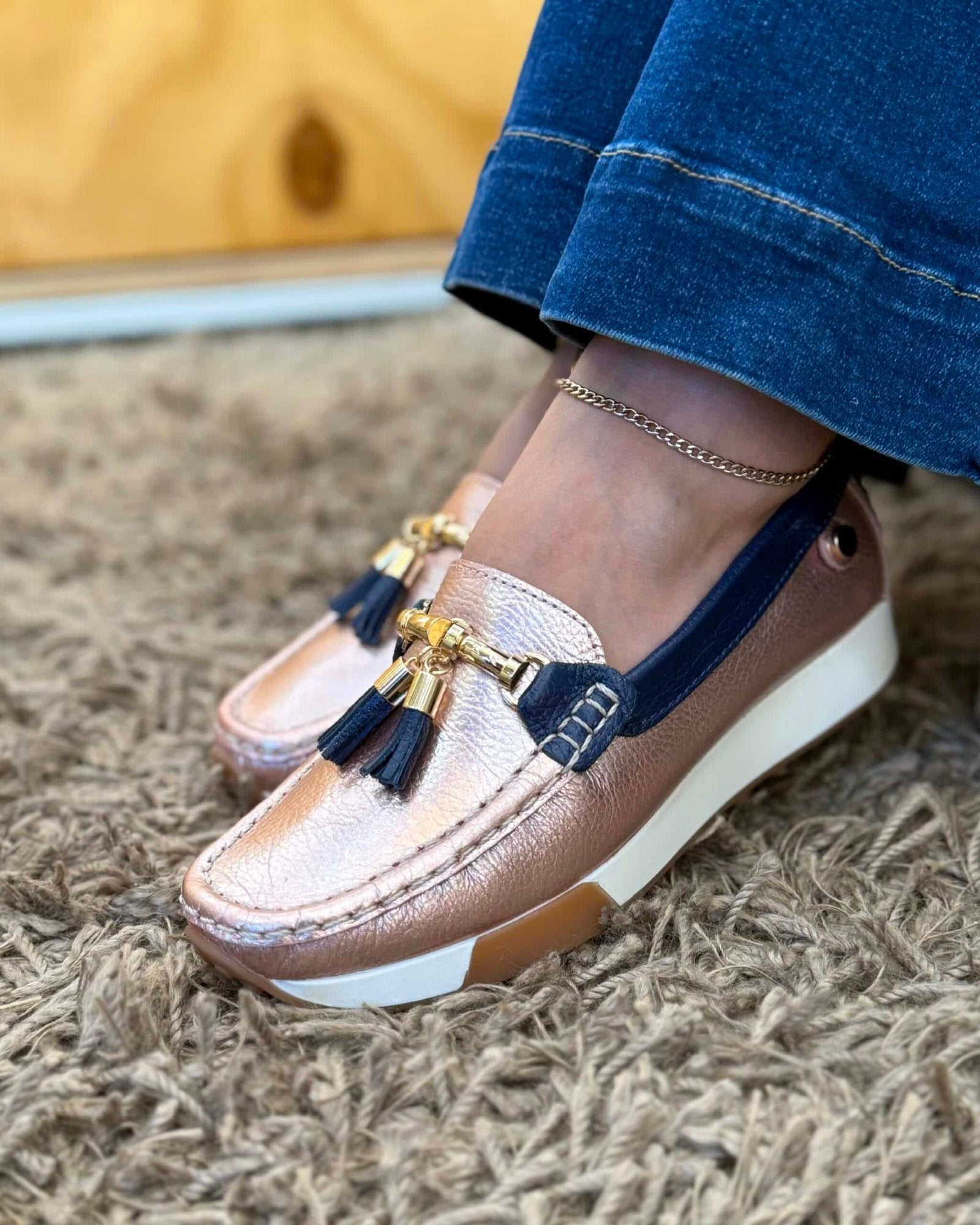 lateral mocasín Cecilia oro rosa cuero natural mujer | Maryori López