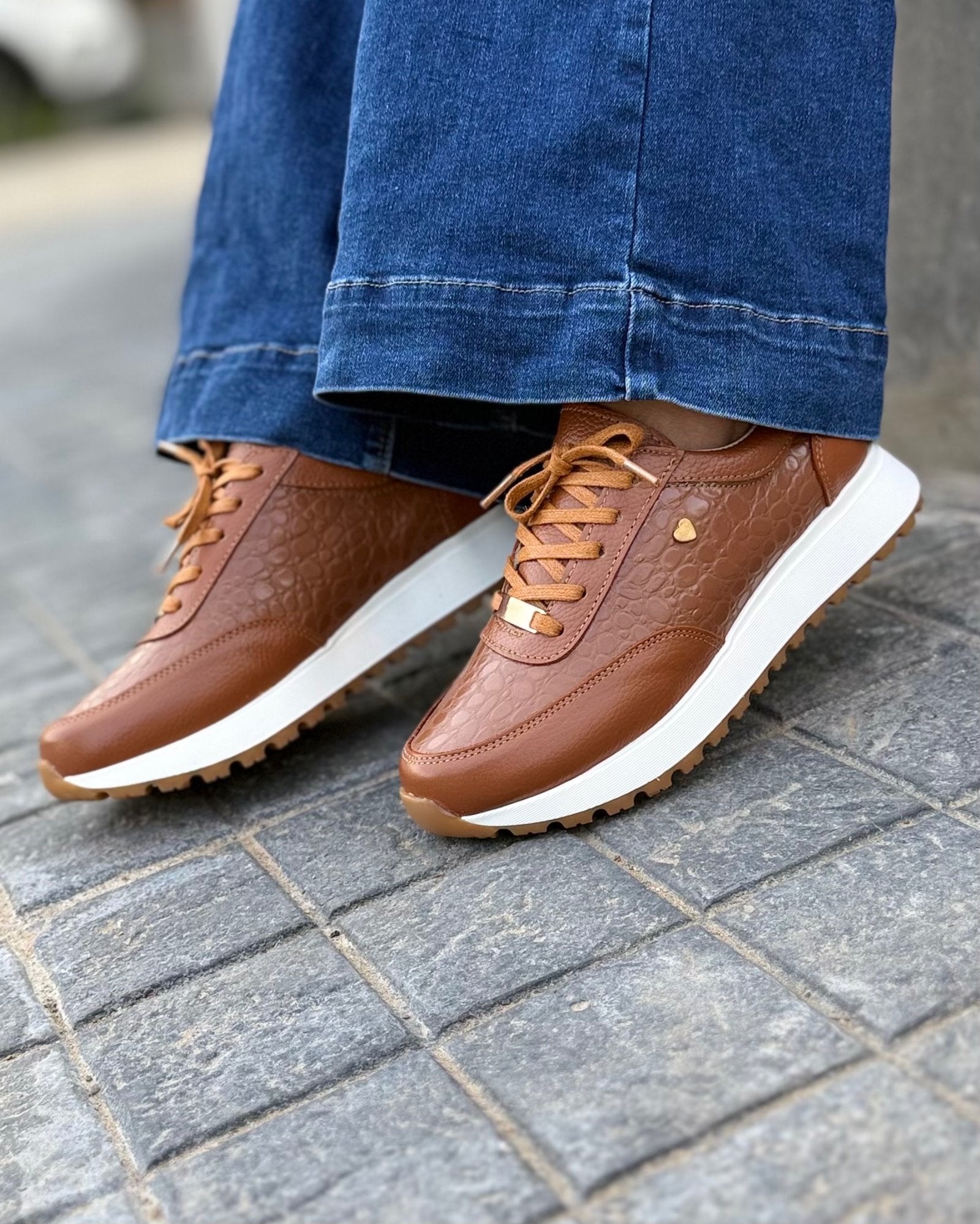 Zapatilla Camila camel cuero mujer look completo | Maryori López