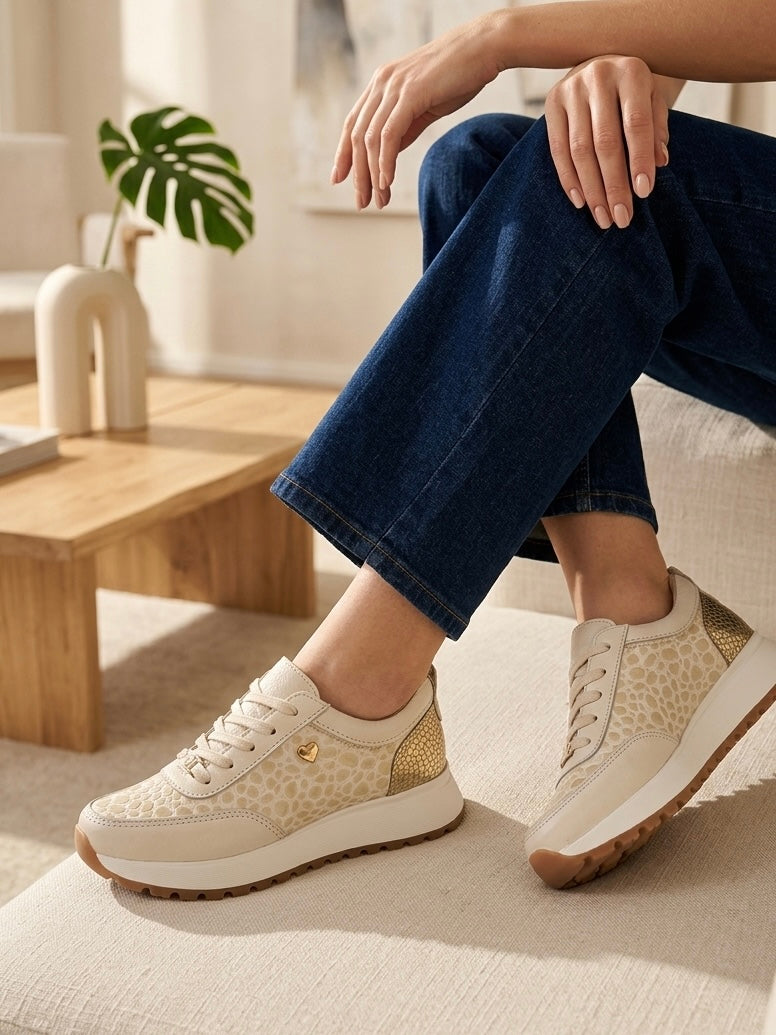 Zapatilla Camila crema detalles dorados cuero natural mujer | Maryori López