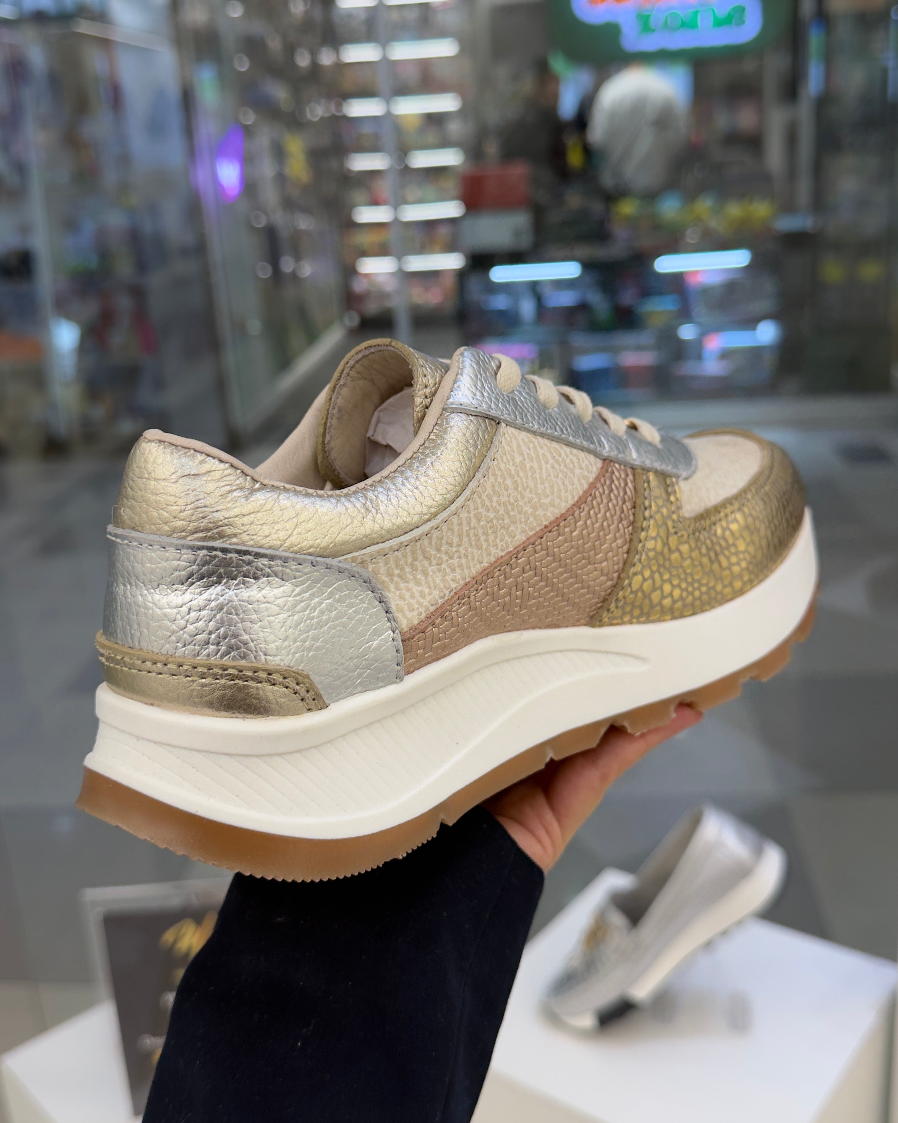 Detalle zapatilla Giulia multitono cuero natural | Maryori López