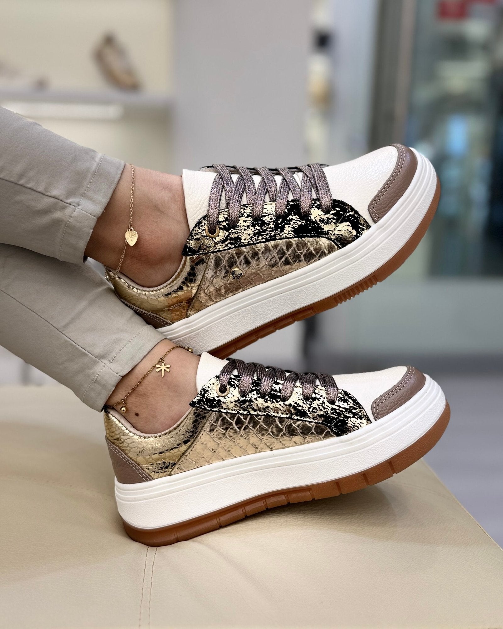 Zapatilla Lorena dorado crema cuero natural mujer | Maryori López