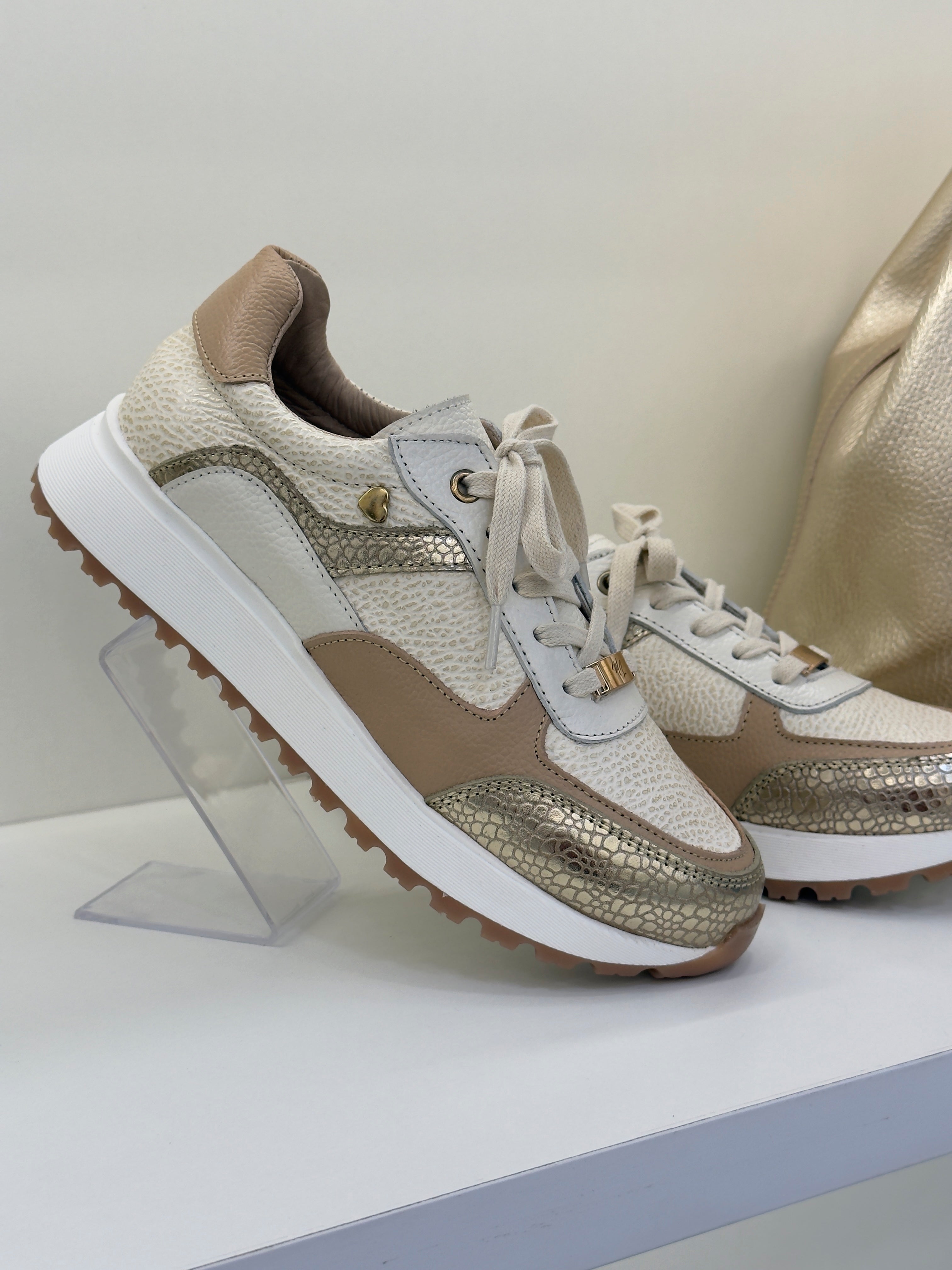 Zapatilla Magdalena crema cuero mujer look completo | Maryori López