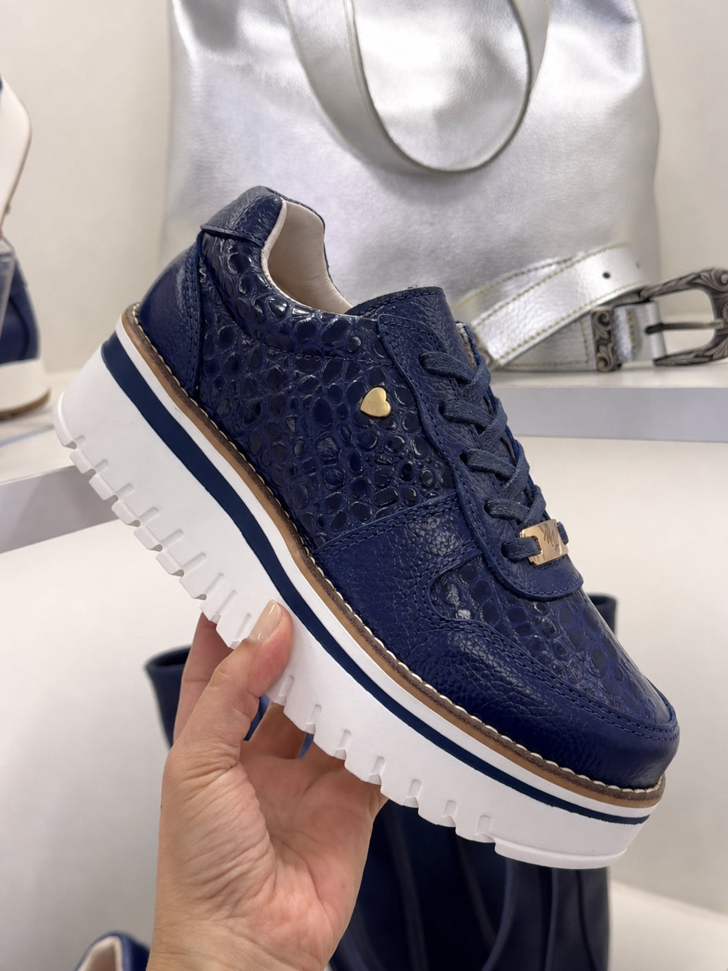 Zapatilla Riviera azul cuero mujer look completo | Maryori López