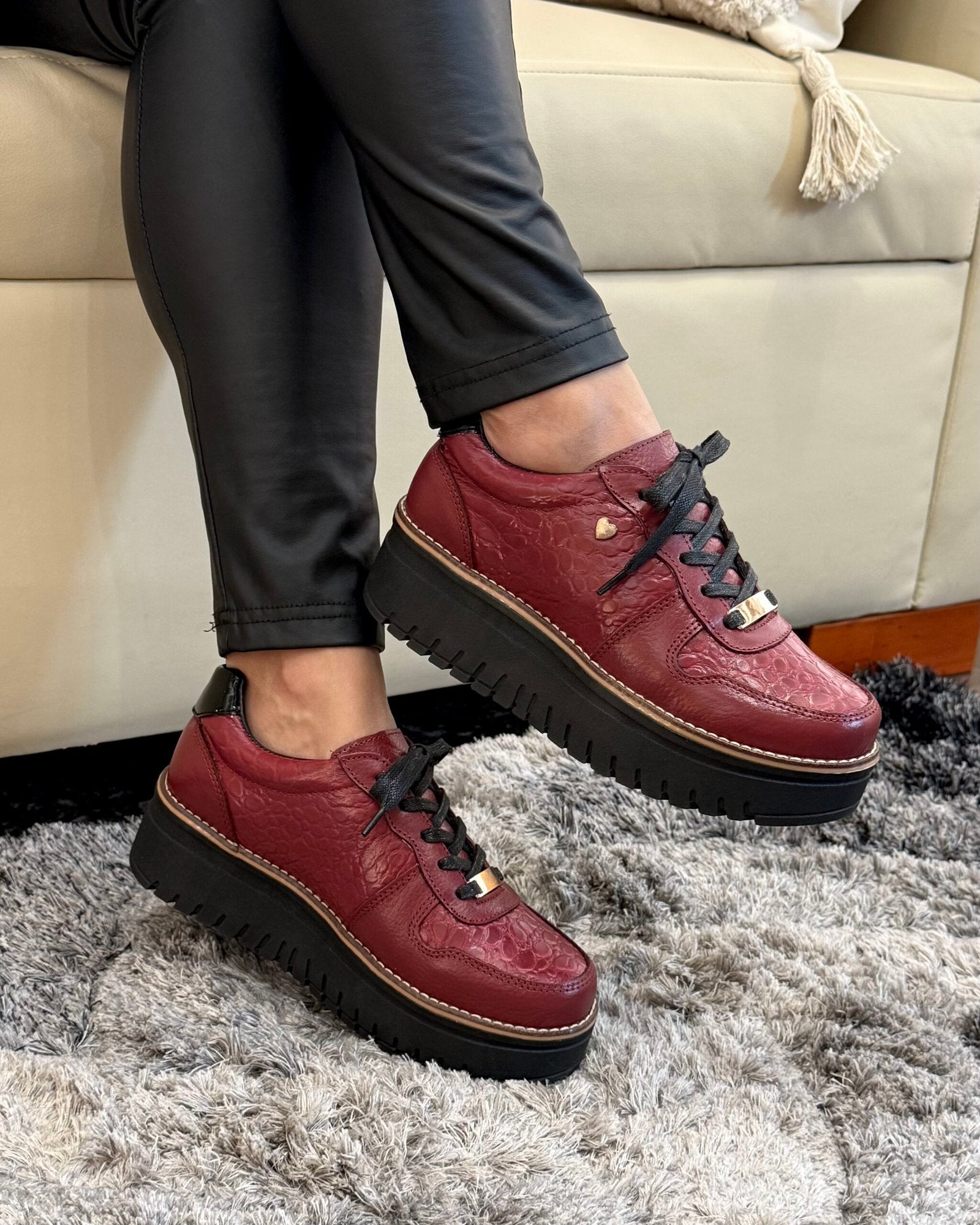 Zapatilla Riviera burdeo cuero natural mujer plataforma | Maryori López