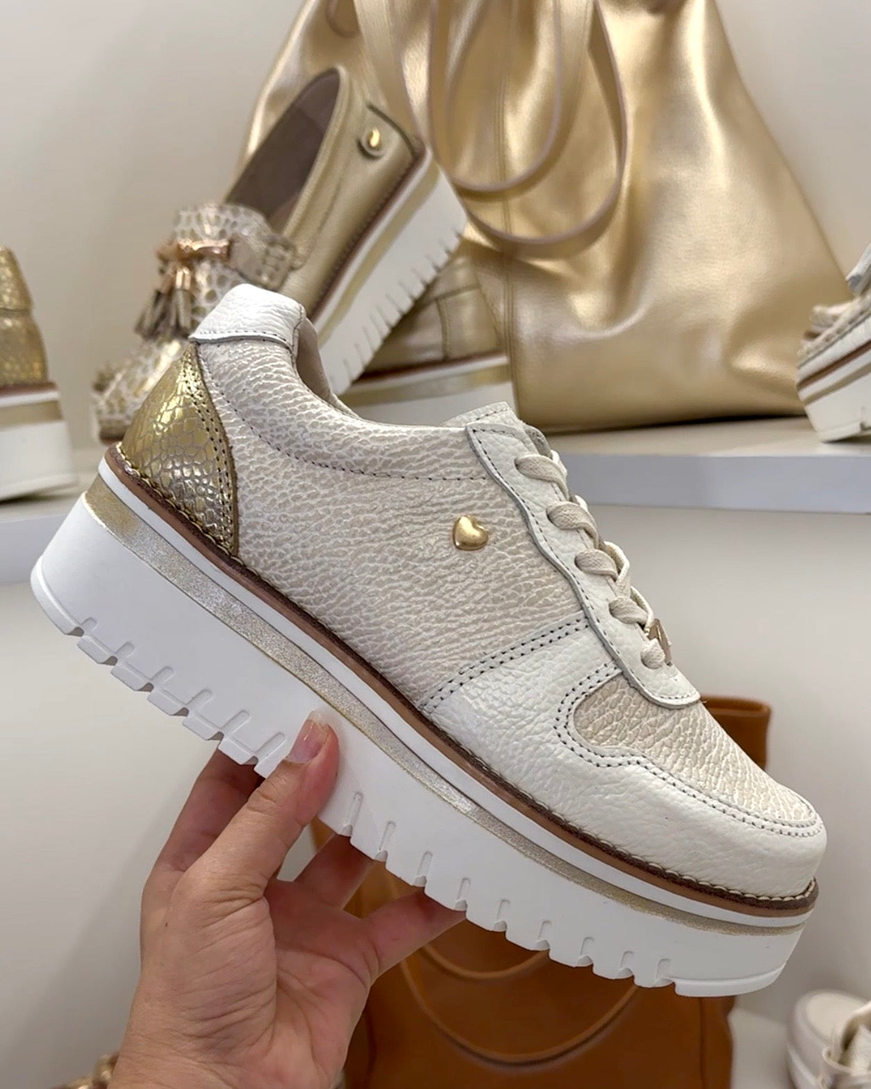 Zapatilla Riviera crema taponado cuero natural mujer | Maryori López