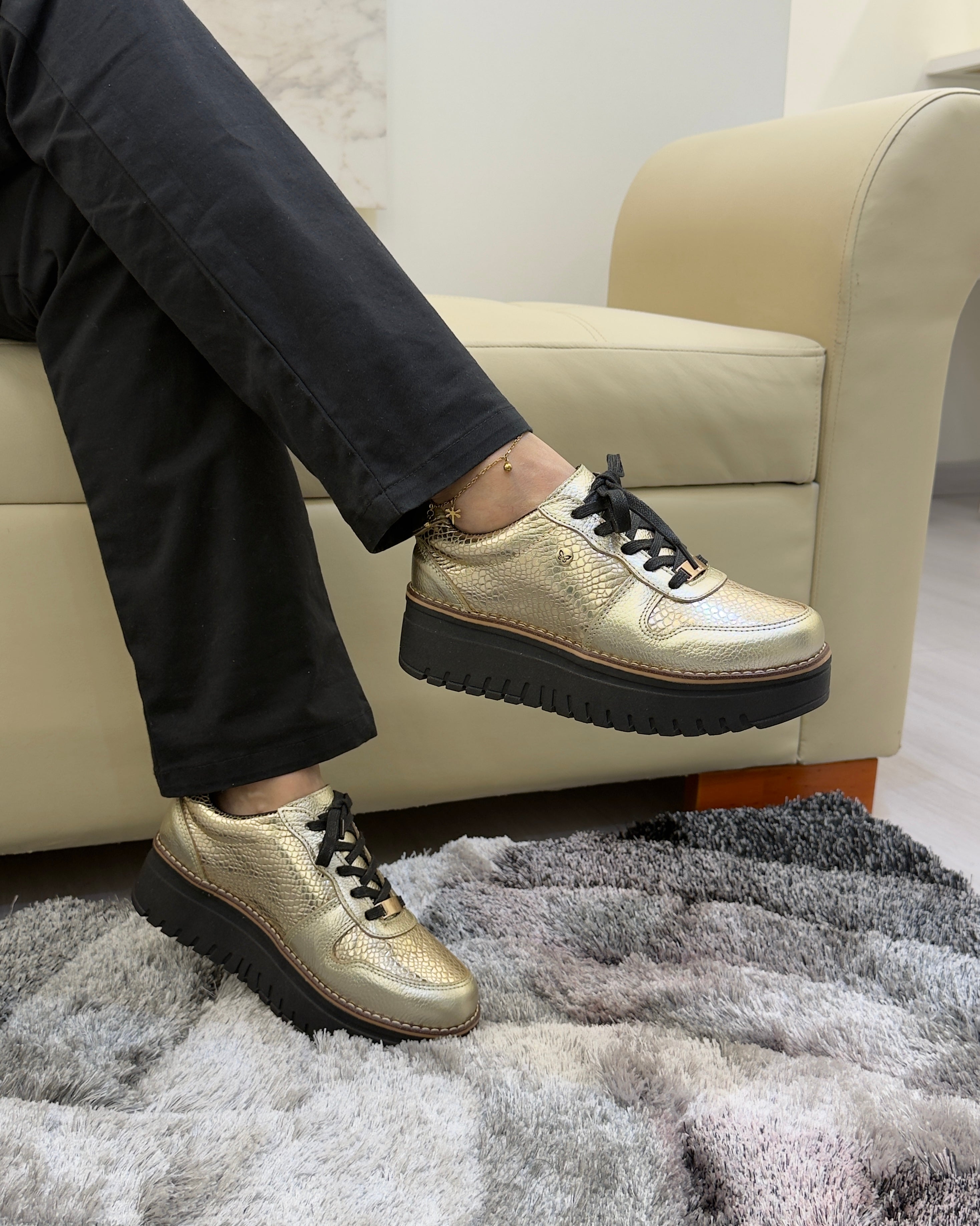 Zapatilla Riviera dorado cuero natural mujer plataforma | Maryori López